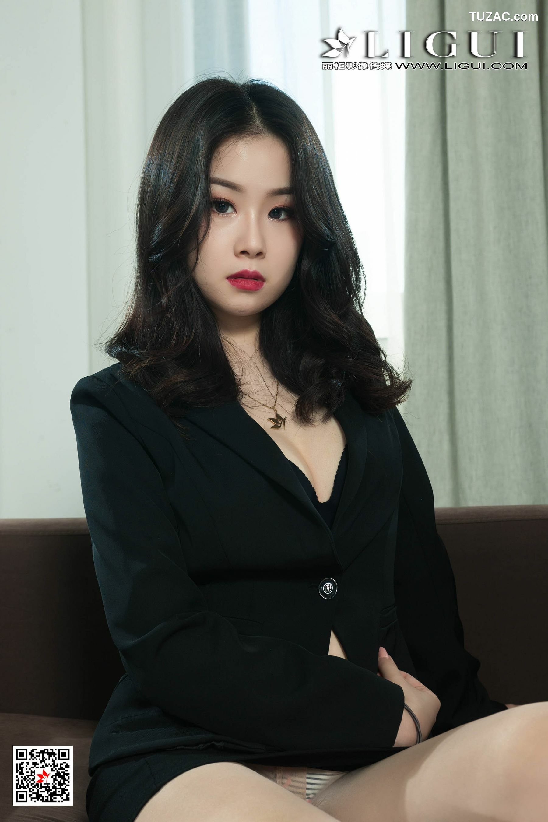 丽柜_Model 小紫《长腿高跟肉丝OL》 写真集[68P]