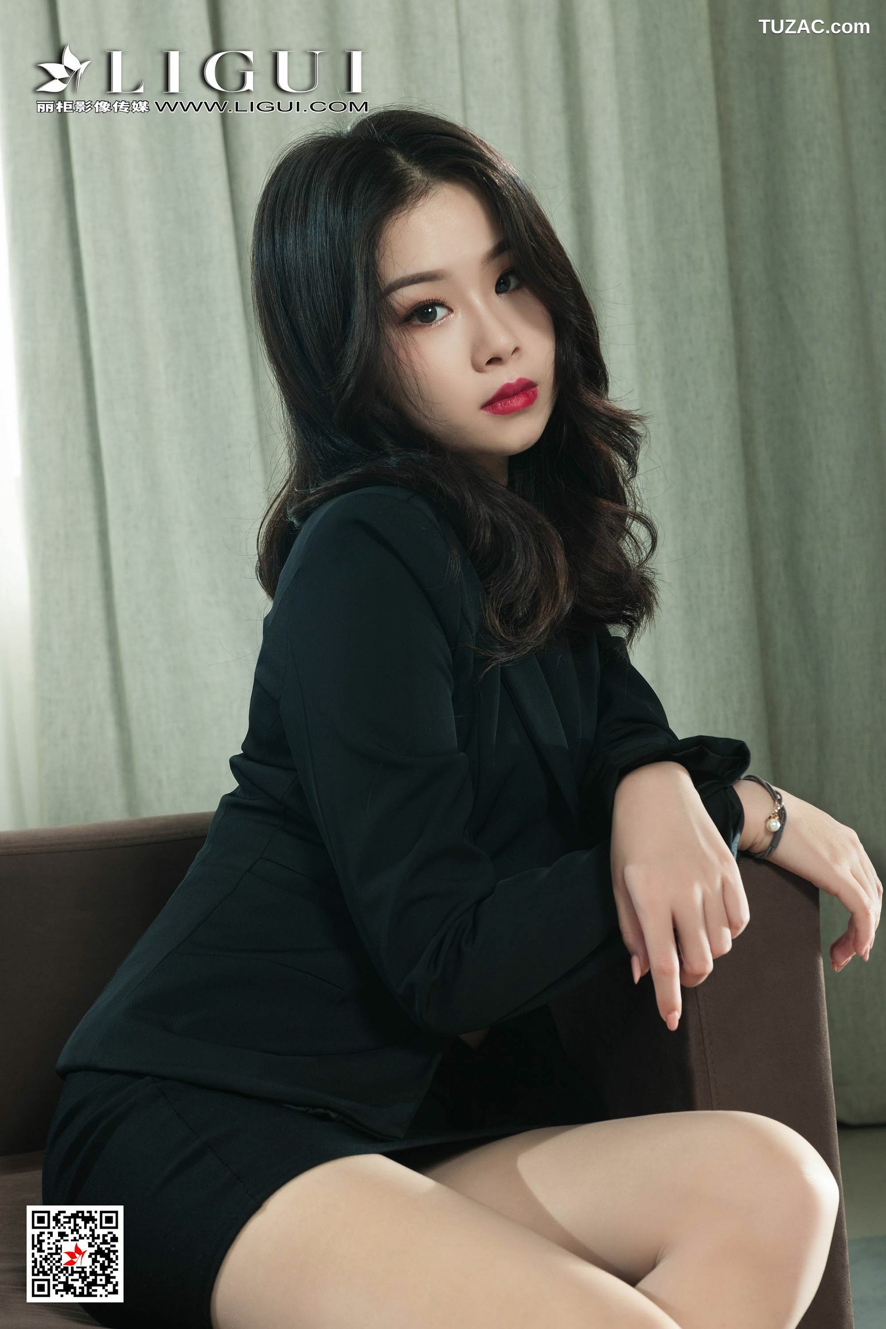 丽柜_Model 小紫《长腿高跟肉丝OL》 写真集[68P]