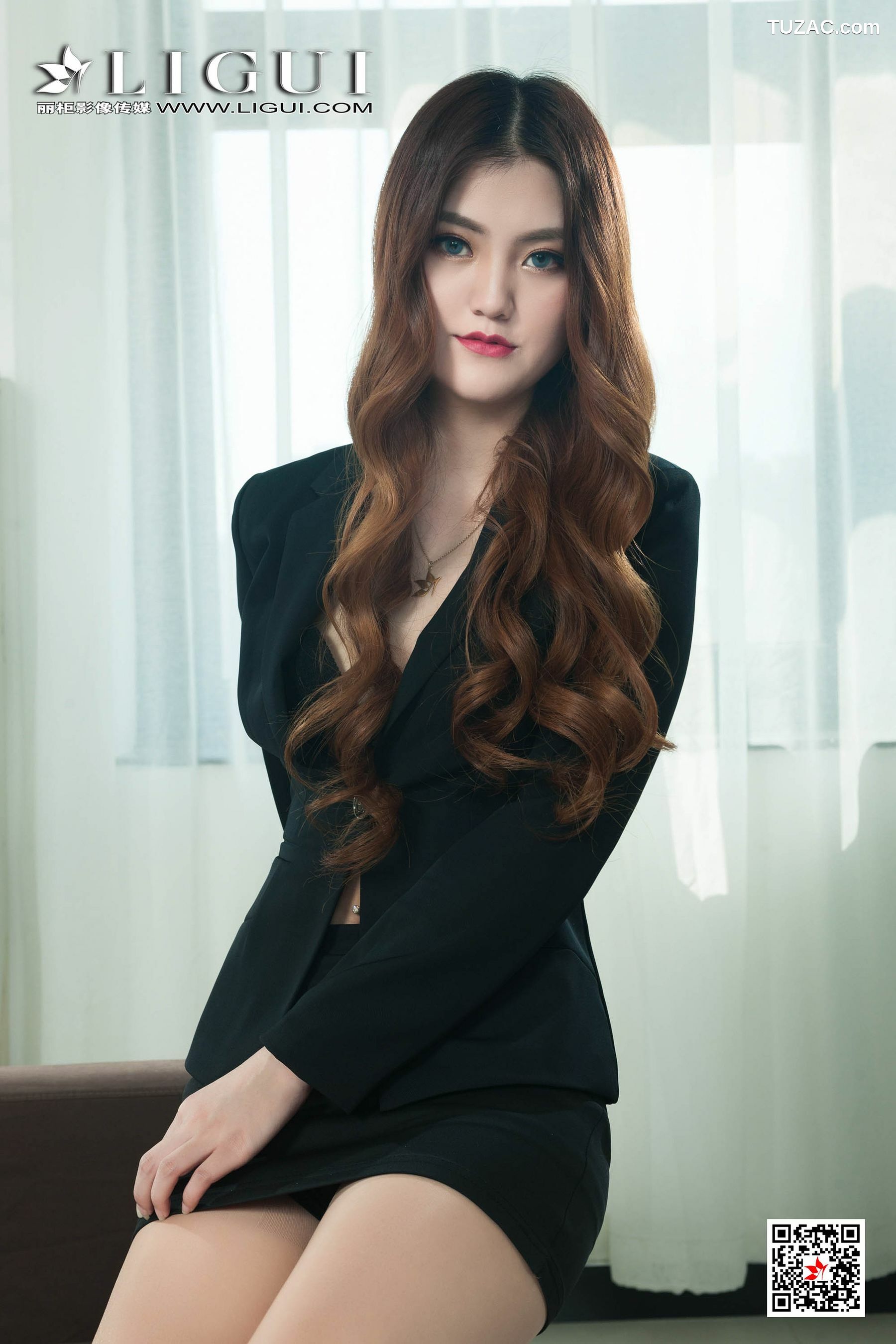 丽柜_Model 小艺《肉丝袜OL》 写真集[42P]