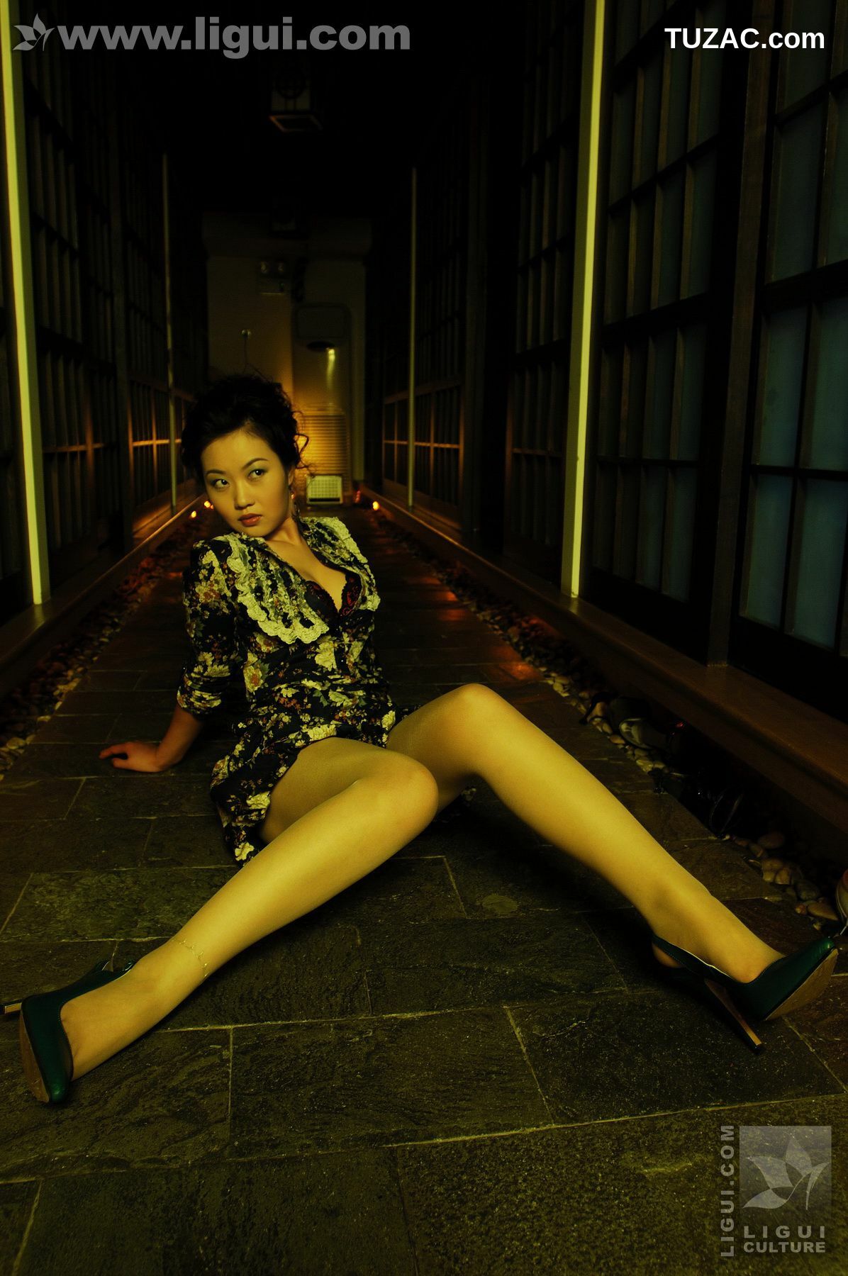 丽柜_Model 小露露《性感小猫咪》 丝足写真图片[35P]