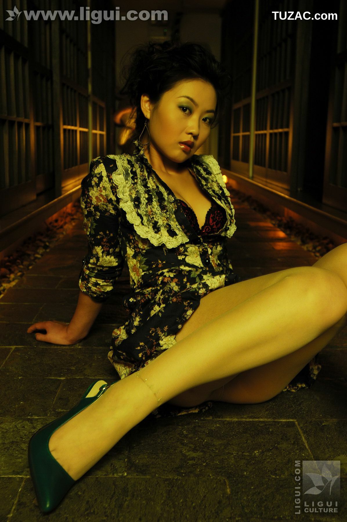 丽柜_Model 小露露《性感小猫咪》 丝足写真图片[35P]