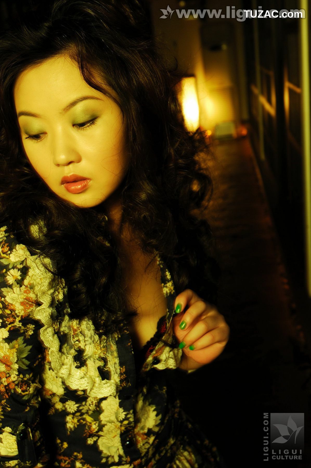 丽柜_Model 小露露《性感小猫咪》 丝足写真图片[35P]