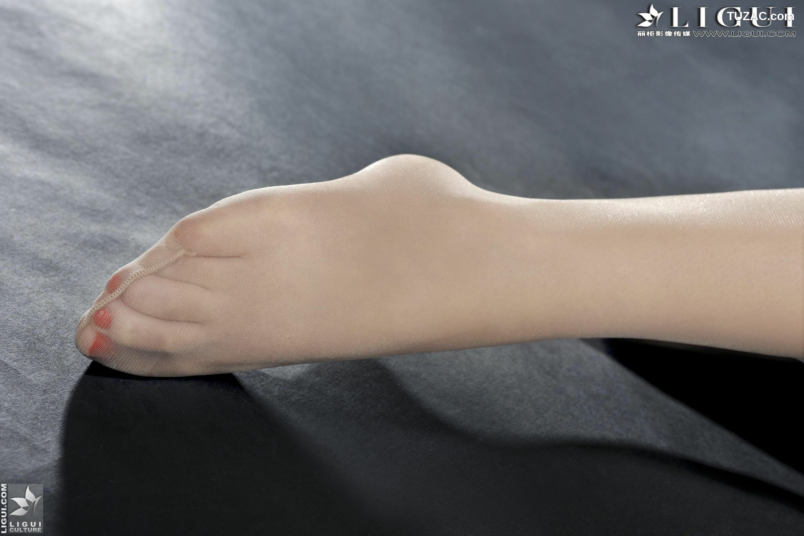 丽柜_Model 岚岚《OL职业装丝足》 美腿玉足写真图片[53P]