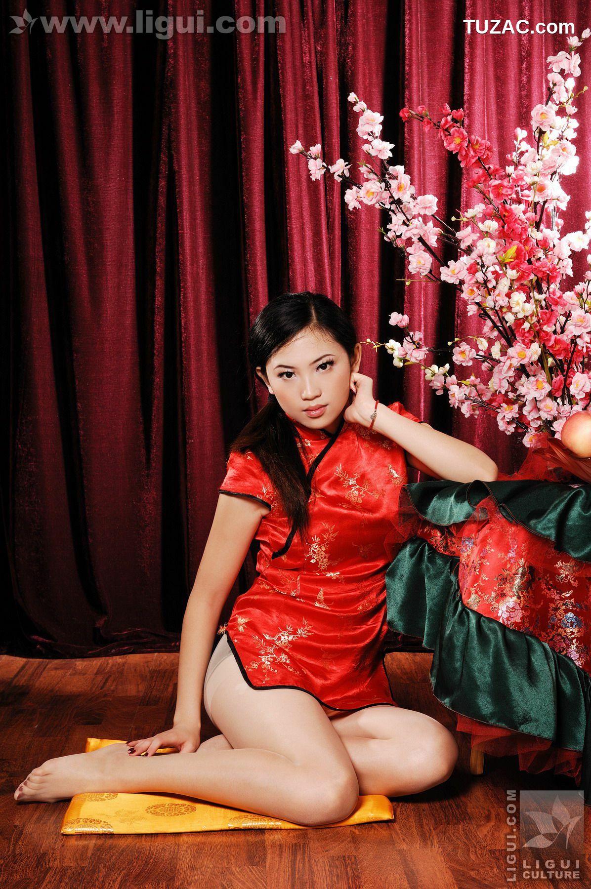 丽柜_Model 左左《中秋节丝足特刊!!!》 美腿玉足写真图片[46P]