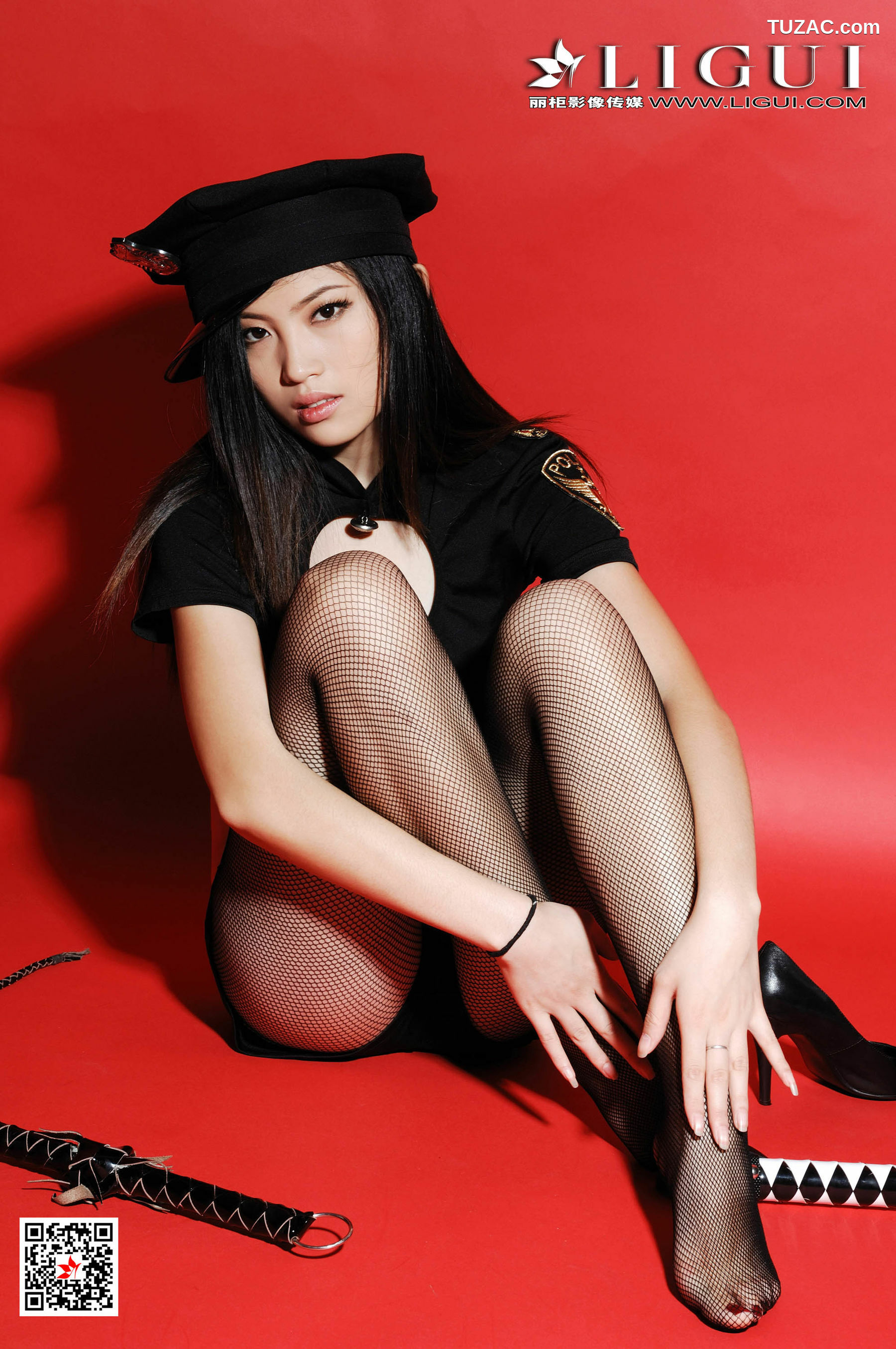 丽柜_Model 左左《黑丝女警皮鞭》 写真集[38P]