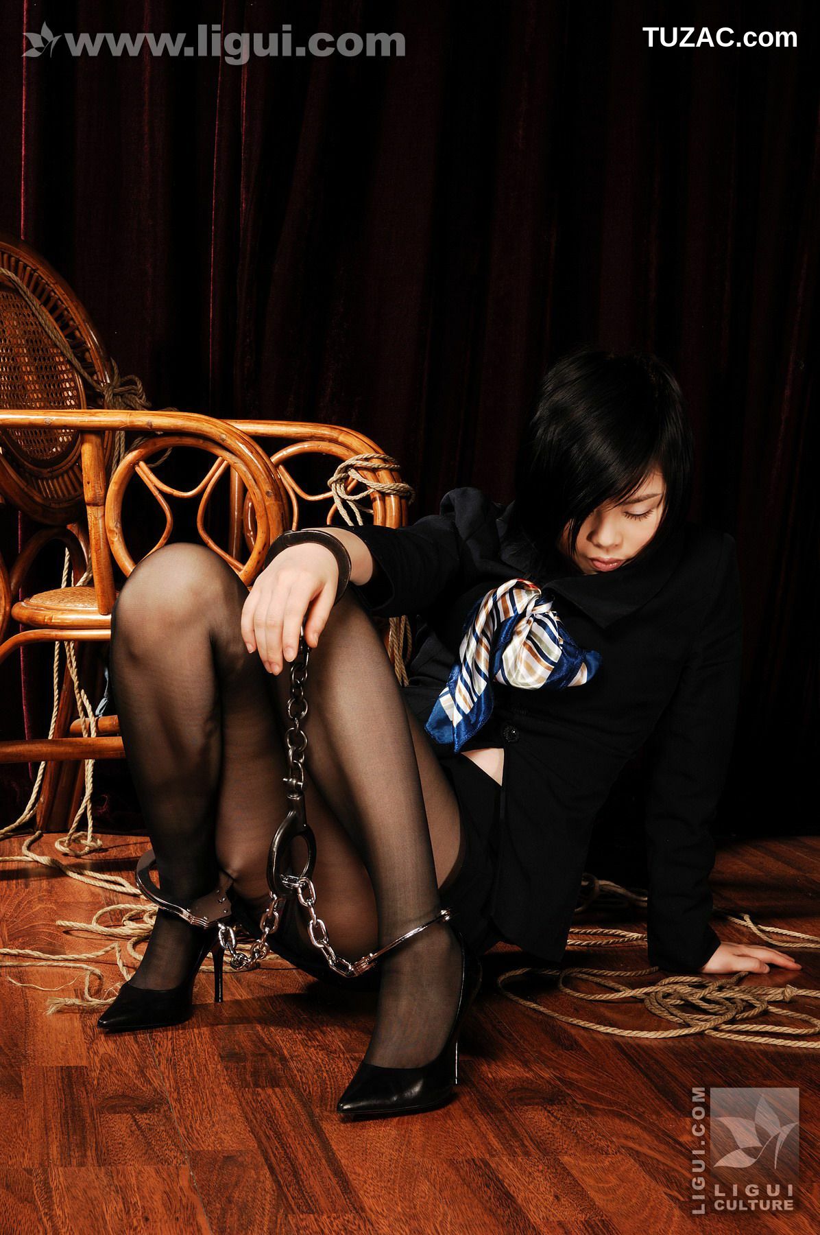 丽柜_Model 幕子《环环相扣女王沦为阶下囚！》 丝足写真图片[51P]