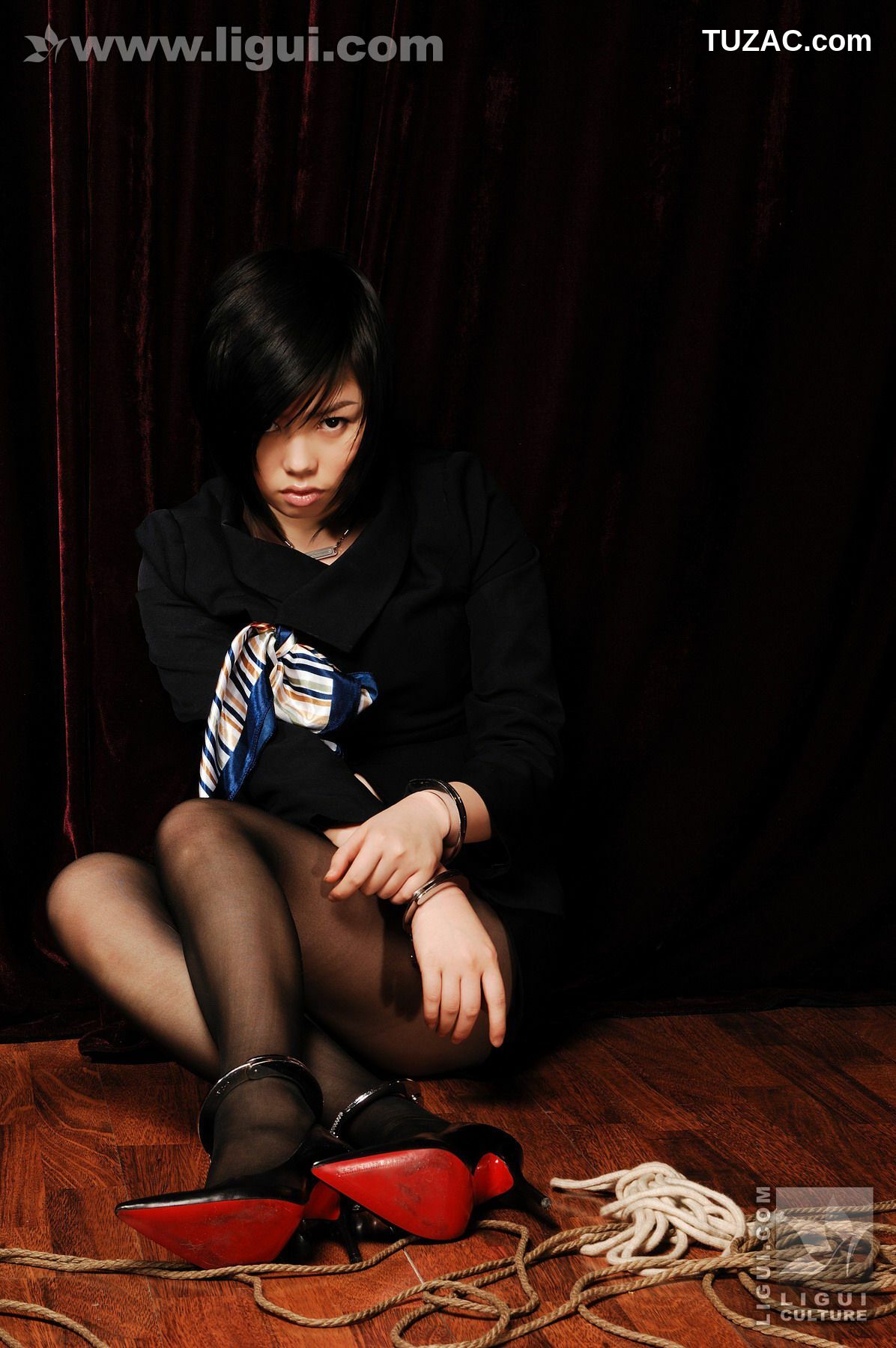 丽柜_Model 幕子《环环相扣女王沦为阶下囚！》 丝足写真图片[51P]