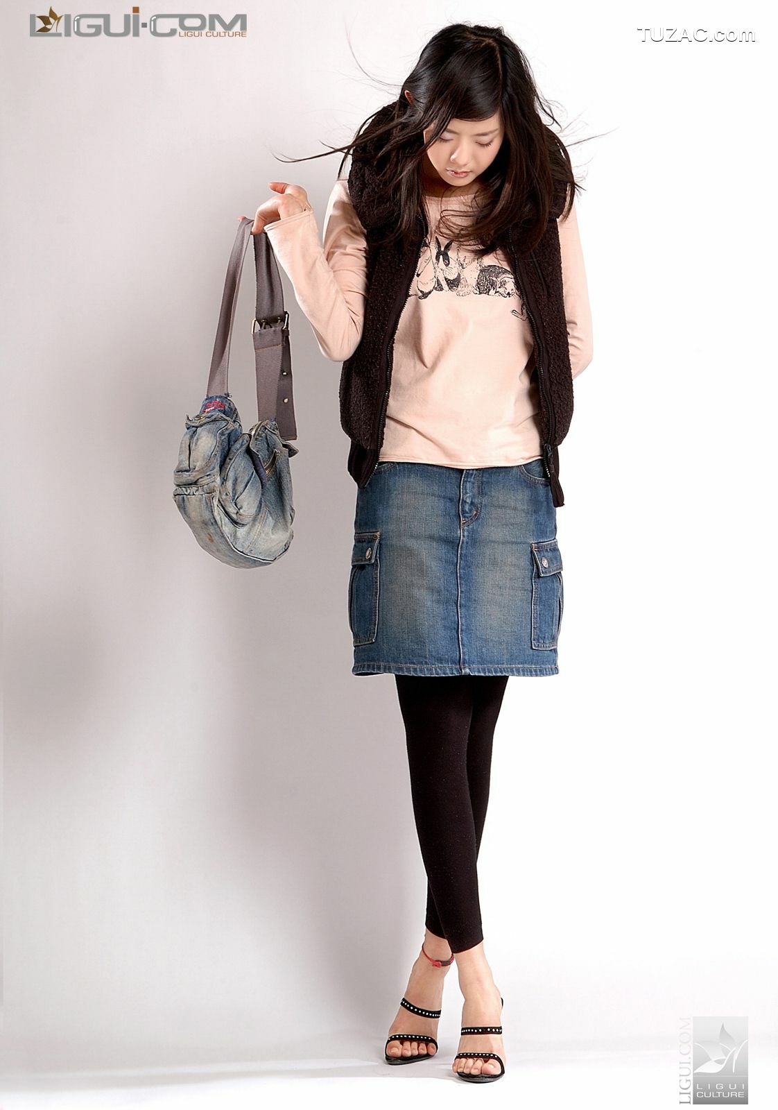 丽柜_Model 张迪《牛仔短裙玩飘逸》 美腿玉足写真图片[17P]
