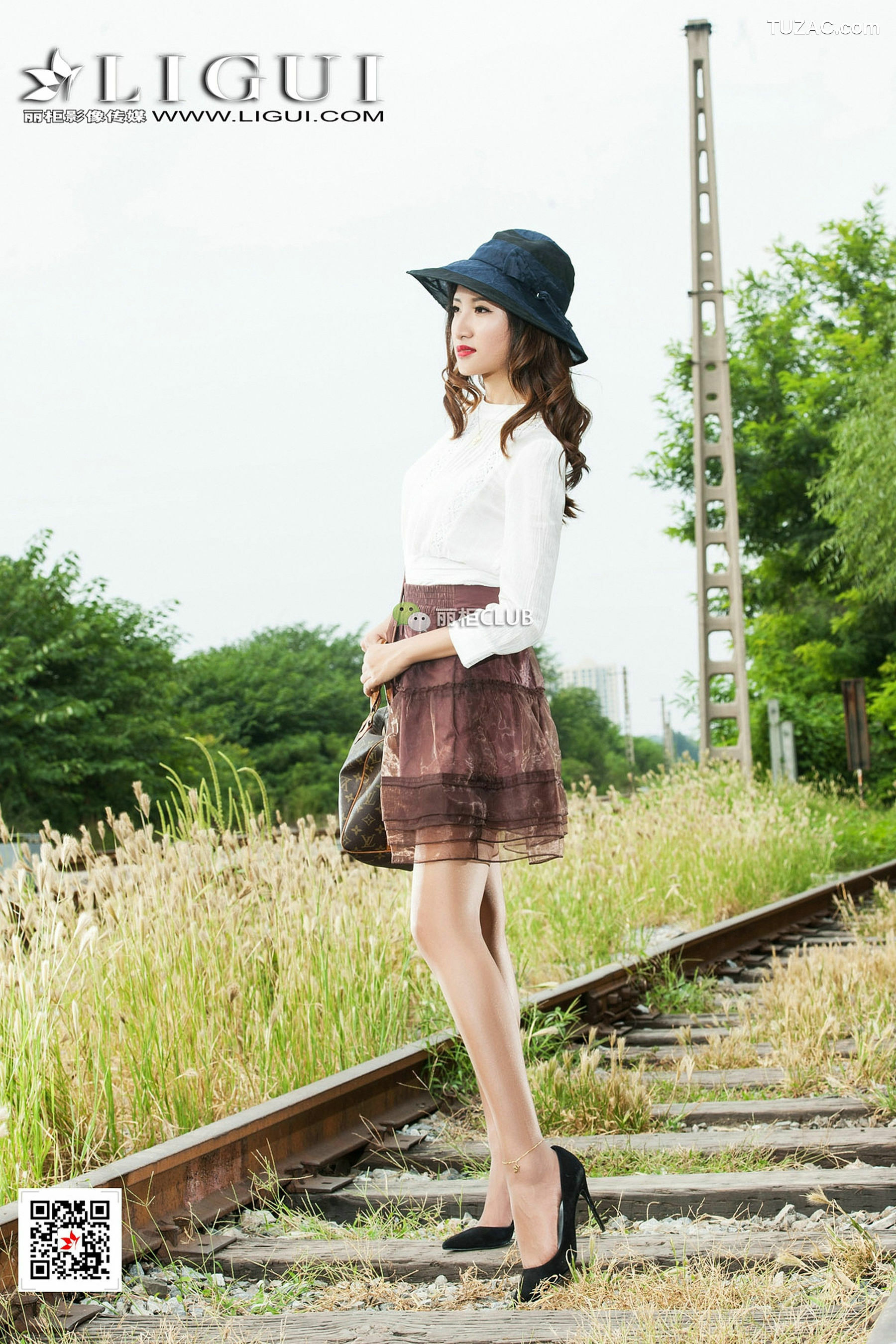 丽柜_Model 思彤《时尚美腿唯美外拍》 写真集[55P]