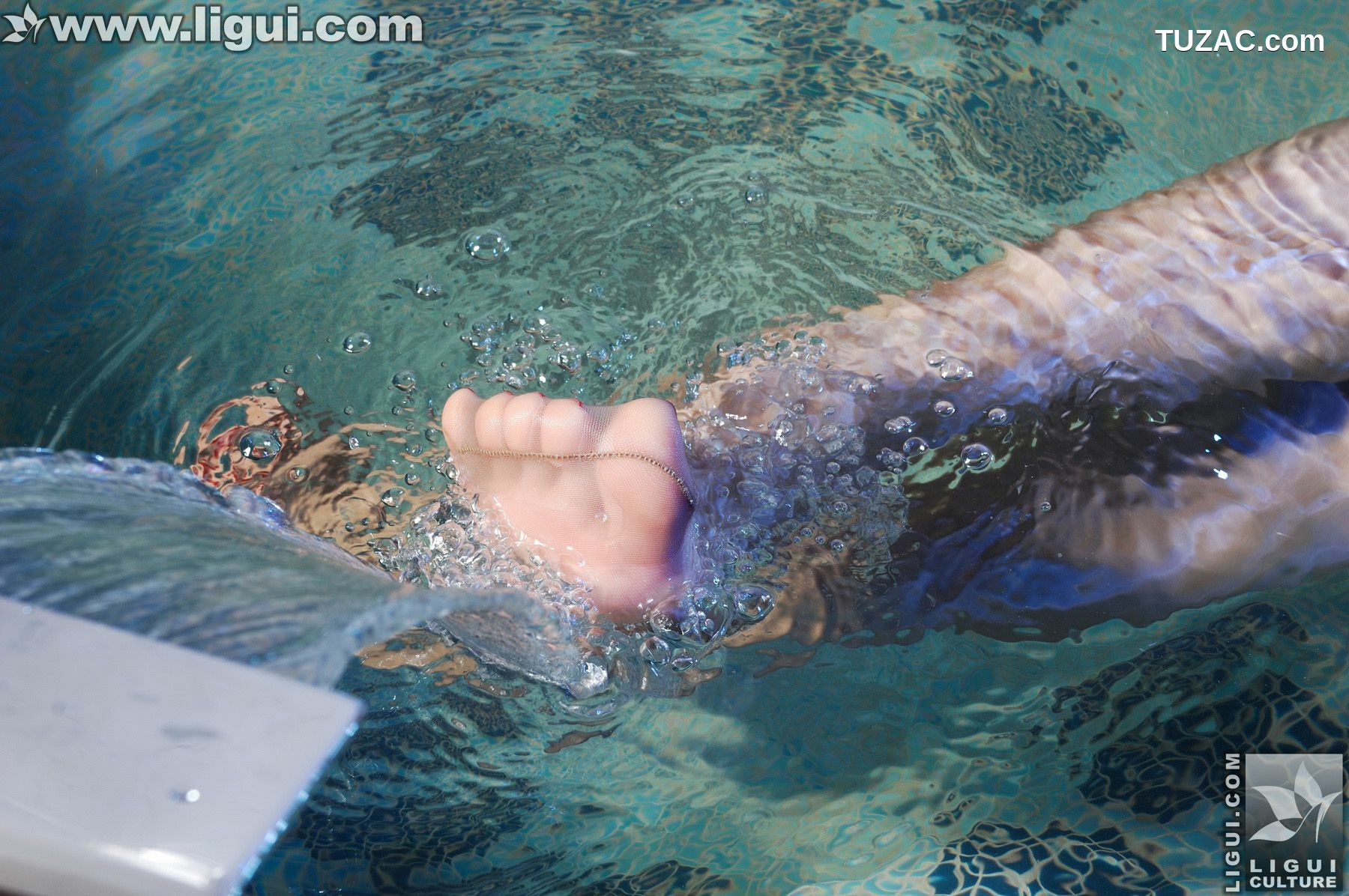 丽柜_Model 思玉《水中天使》 丝袜美足写真图片[31P]