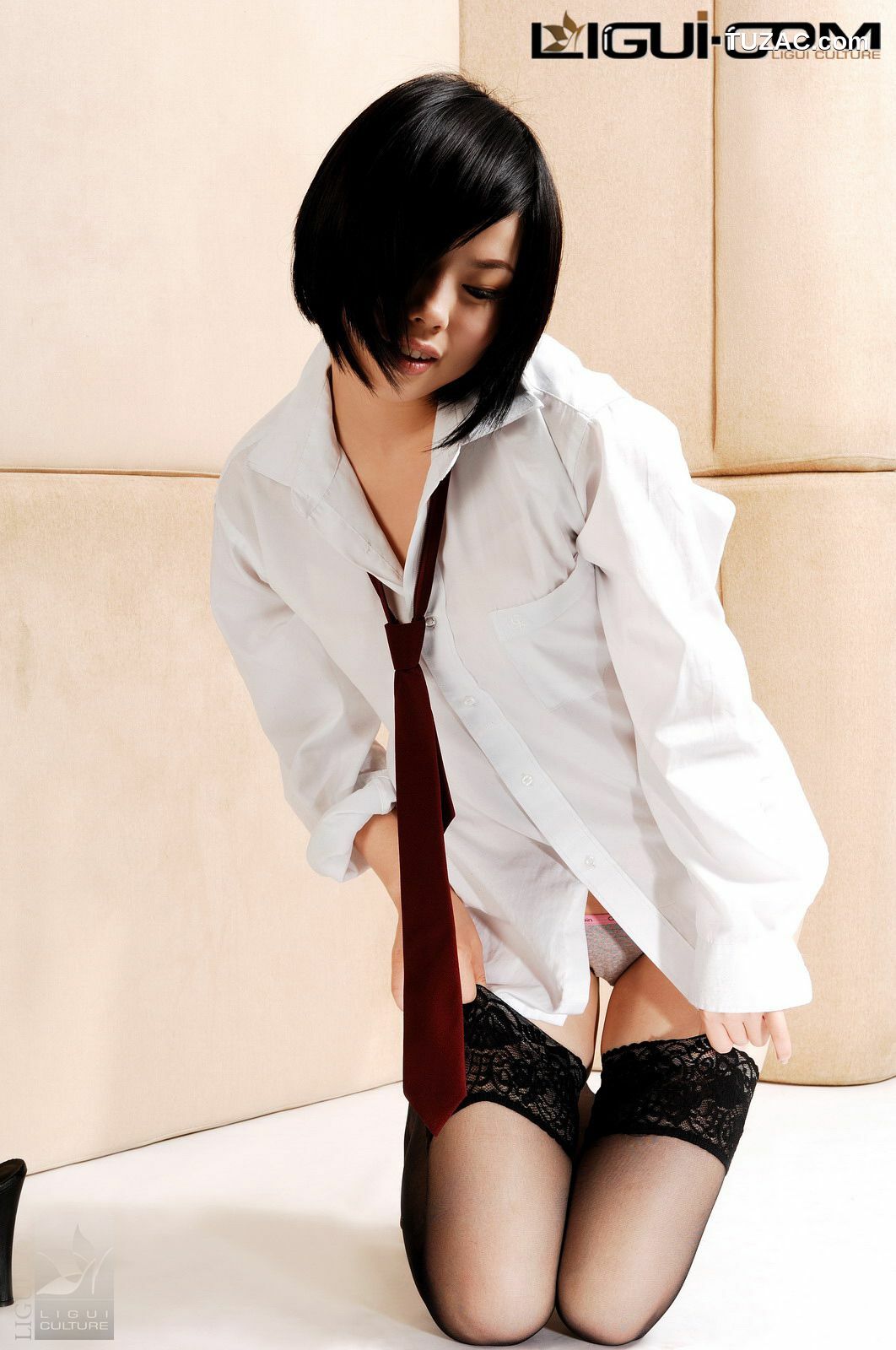 丽柜_Model 慕子《原生态美女扦袜扯丝秀》 丝足写真图片[34P]