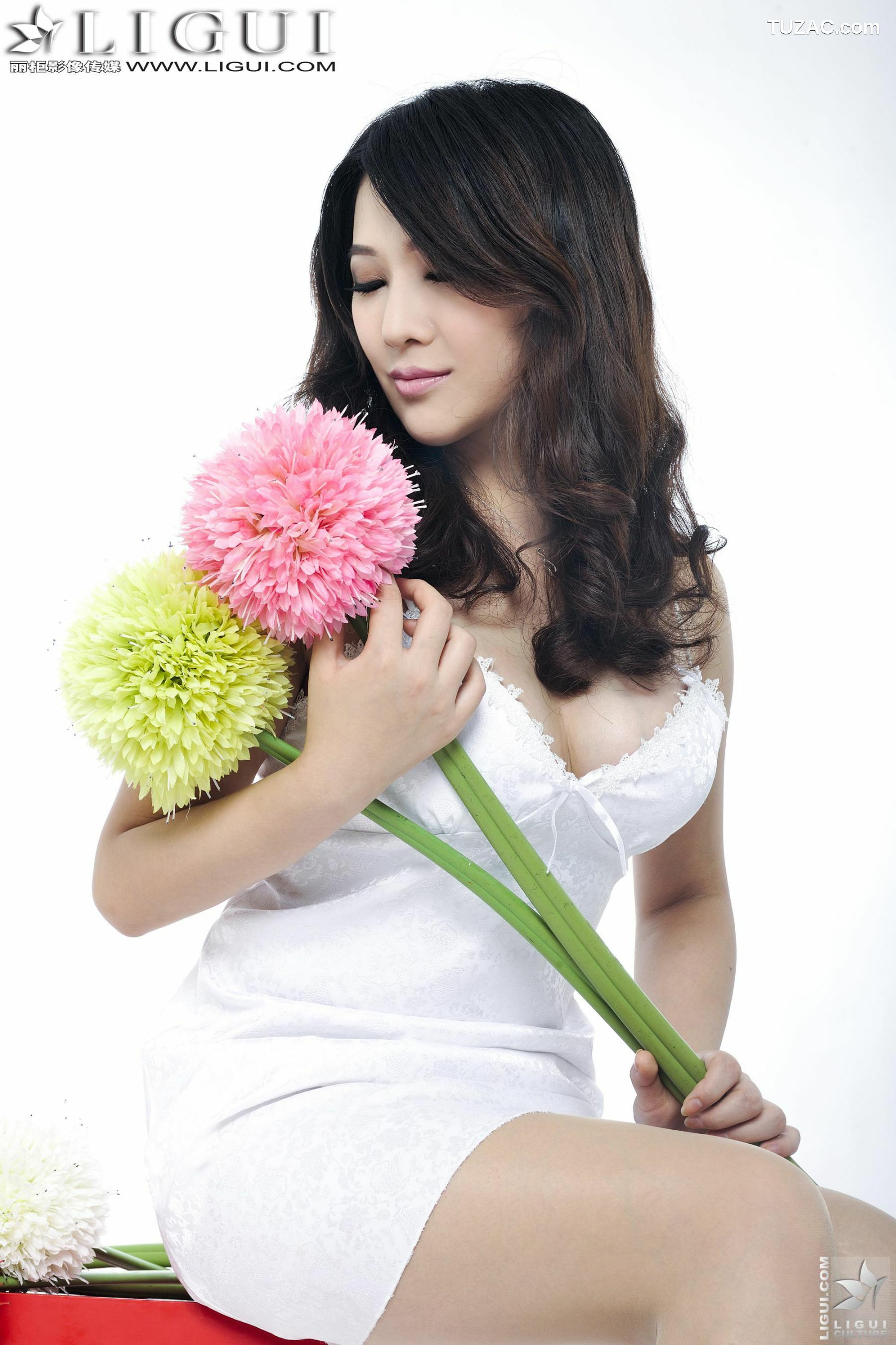 丽柜_Model 文静《唯美睡衣美足》上下全集 美腿玉足写真图片[57P]