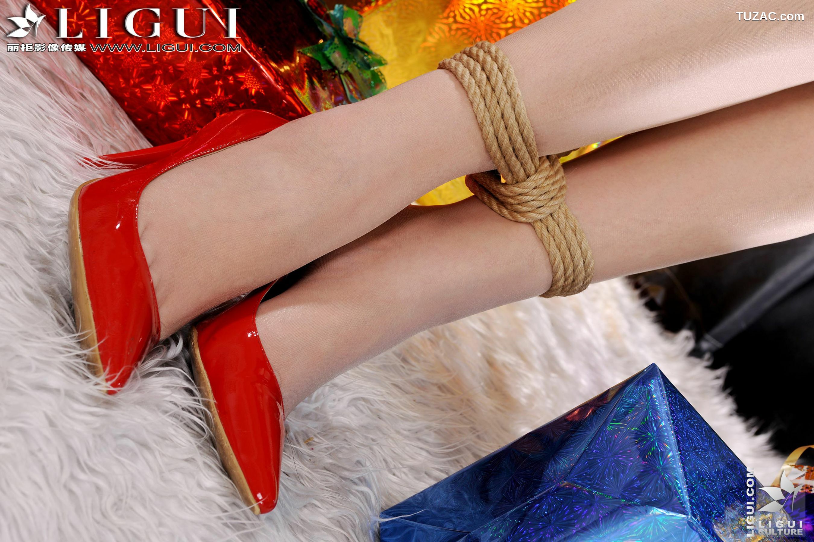 丽柜_Model 文静《圣诞少女捆绑诱惑》 美腿玉足写真图片[37P]