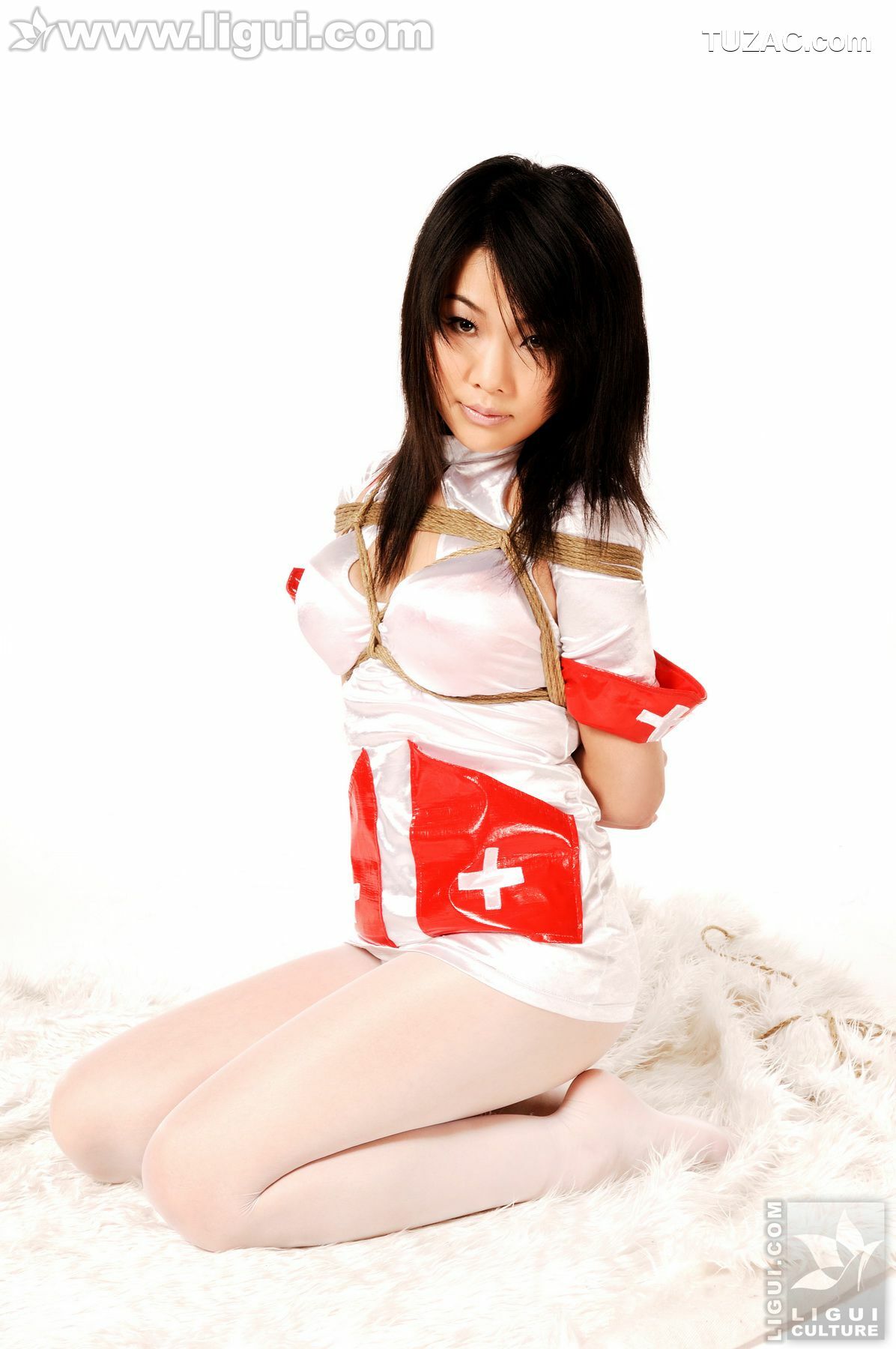 丽柜_Model 文静《楚楚可怜的护士捆绑，》 美腿玉足写真图片[31P]