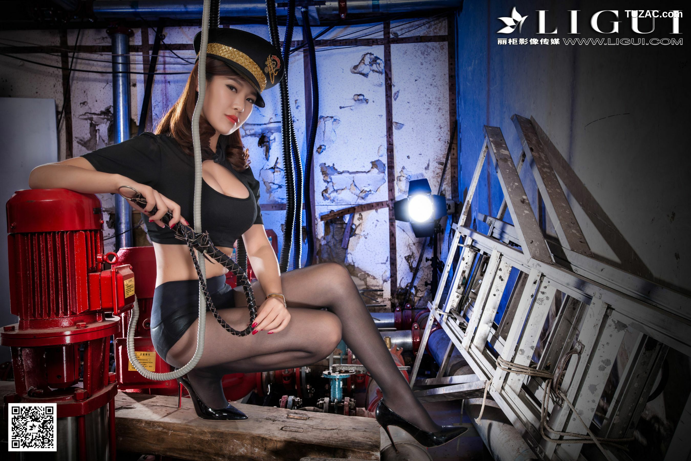 丽柜_Model 文静《黑丝女警镣铐皮鞭》上下全集  美腿玉足写真图片[42P]