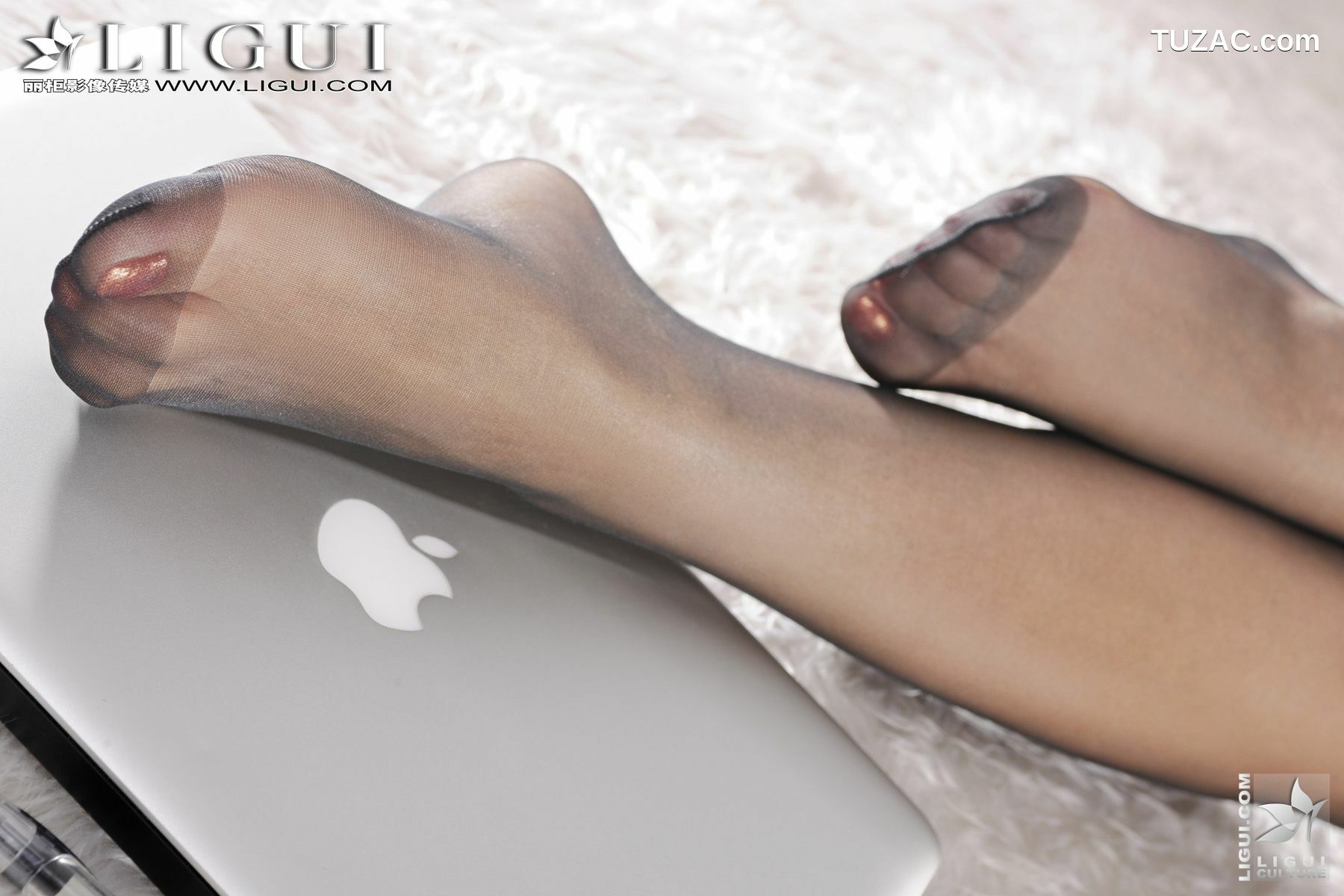 丽柜_Model 晴晴《秀丽的丝襪女秘書》 丝袜美足写真图片[47P]