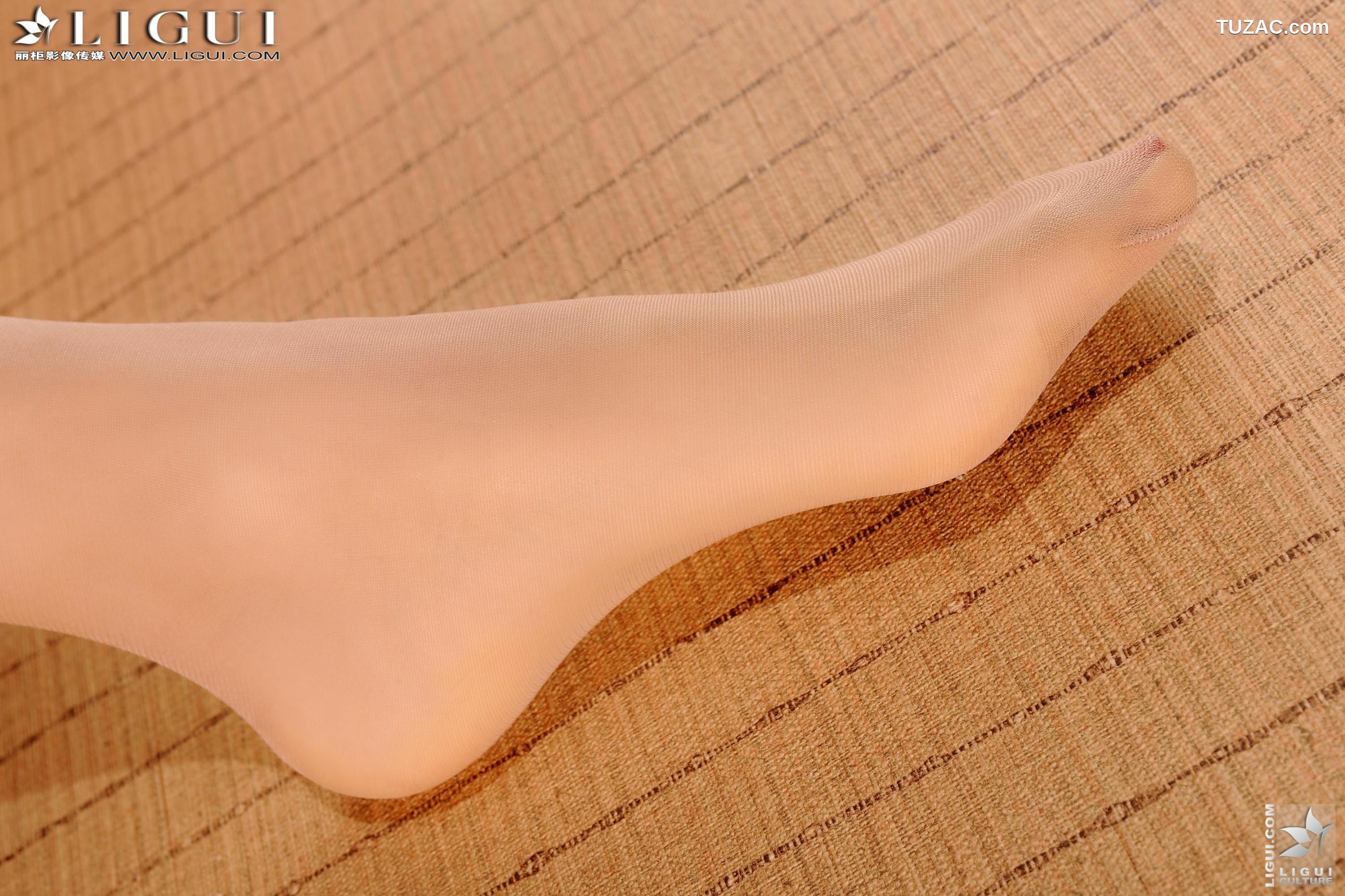 丽柜_Model 桃子《OL肉丝袜美腿美足》 上下合集 美腿玉足写真图片[93P]