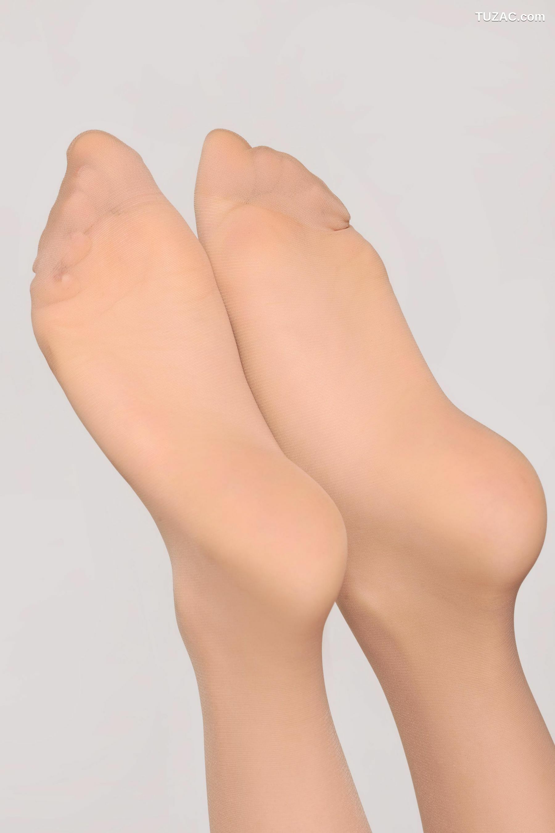 丽柜_Model 桃子《办公室丝足秀》上下合集 美腿玉足写真图片[102P]