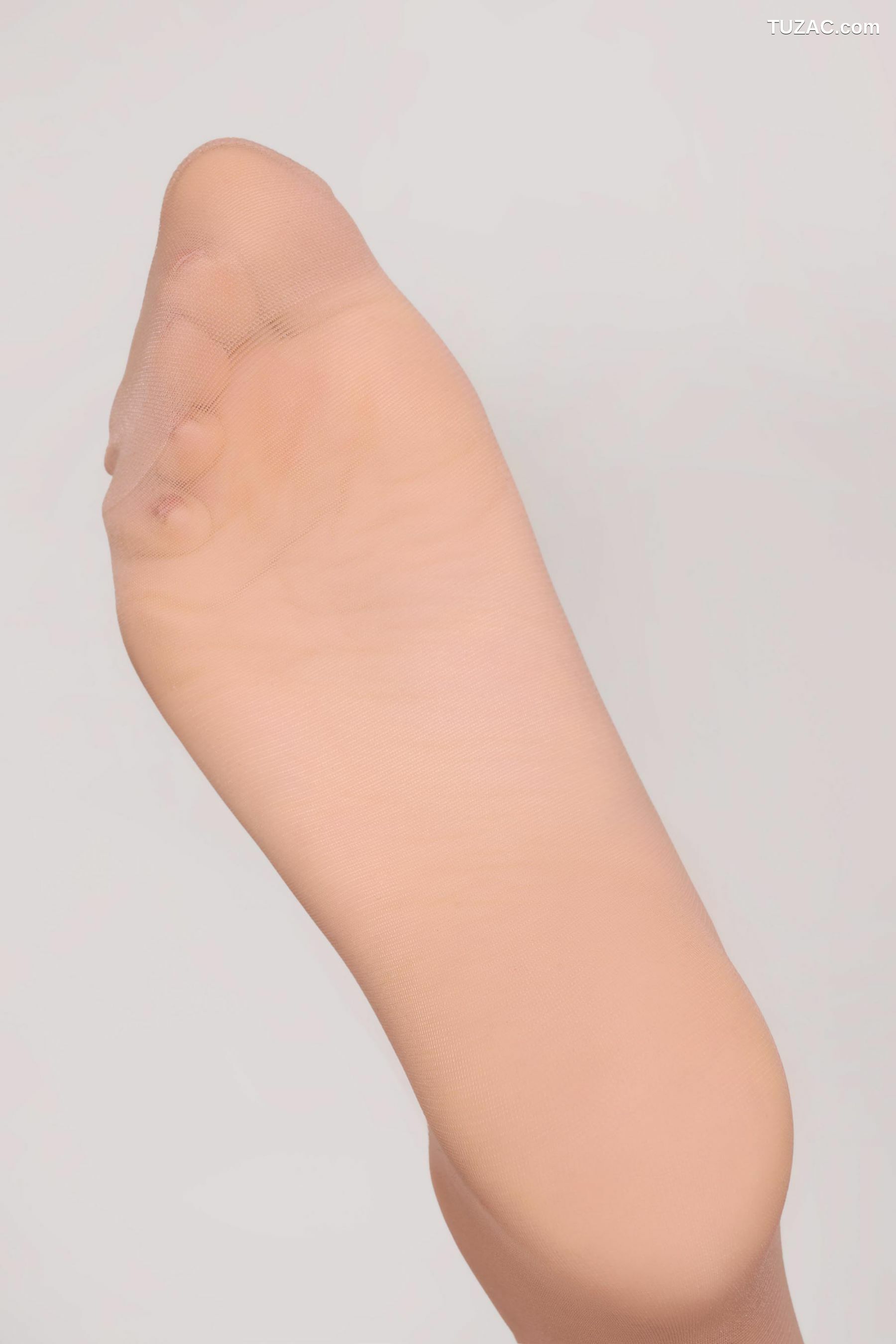 丽柜_Model 桃子《办公室丝足秀》上下合集 美腿玉足写真图片[102P]