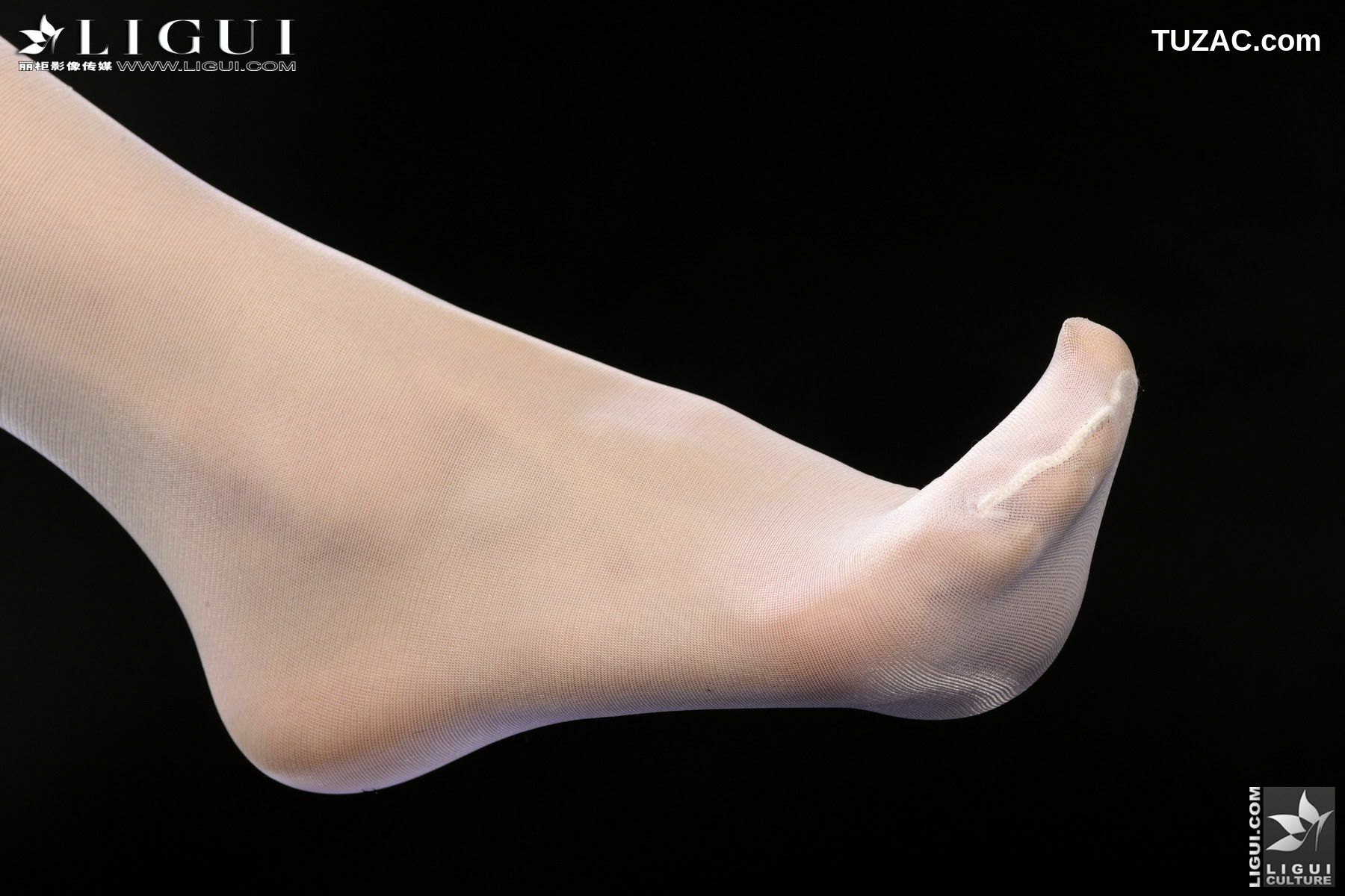 丽柜_Model 桃子《白丝水手服》 美腿玉足写真图片[27P]