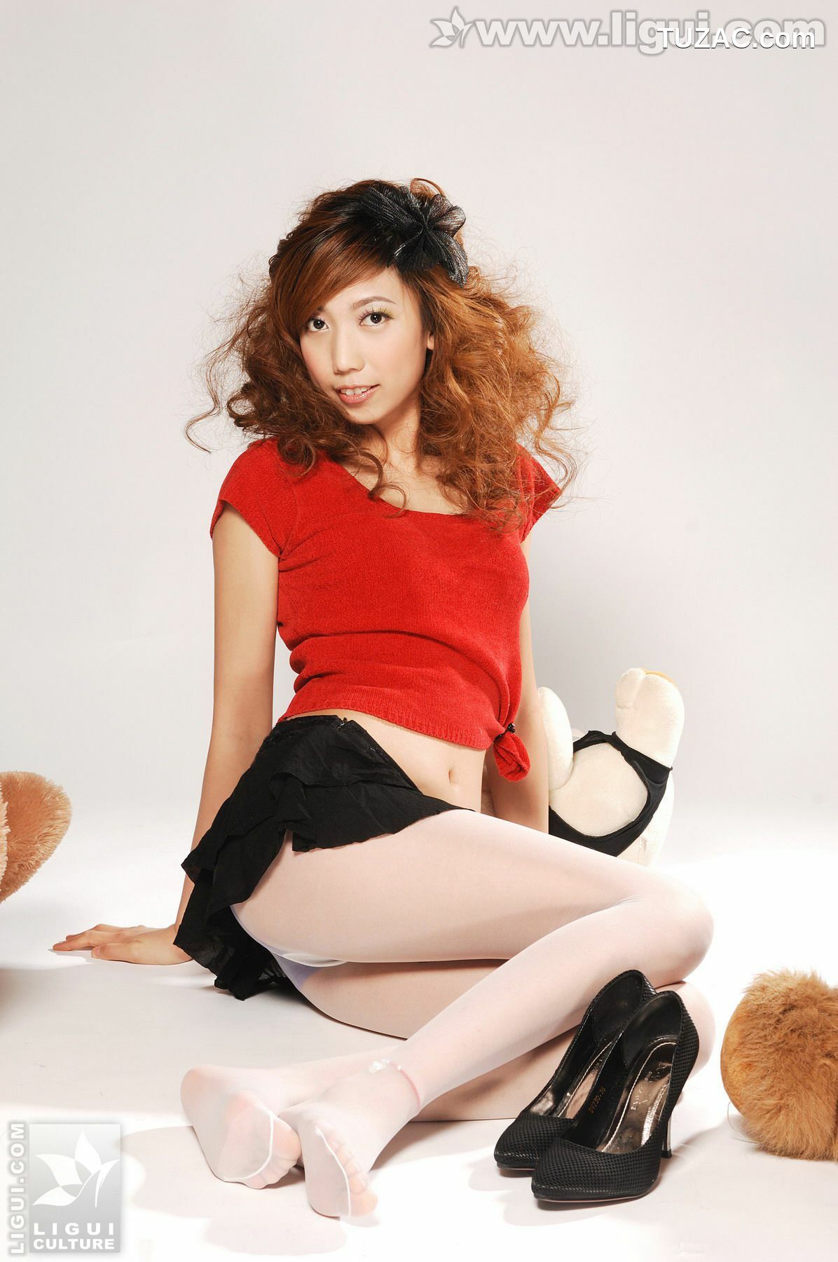 丽柜_Model 梦娜《性感学生诱惑白丝》 丝袜美足写真图片[30P]