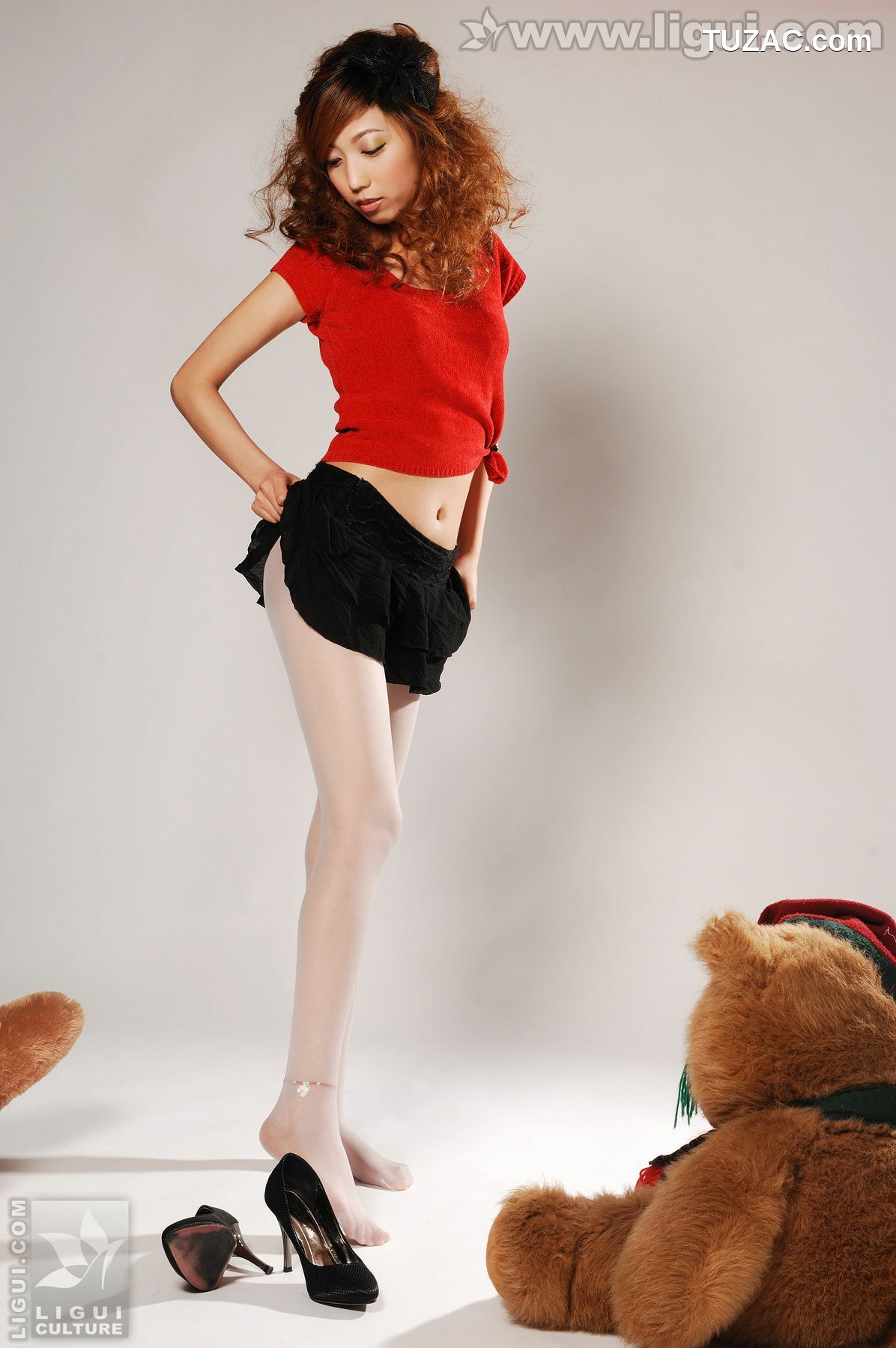 丽柜_Model 梦娜《性感学生诱惑白丝》 丝袜美足写真图片[30P]