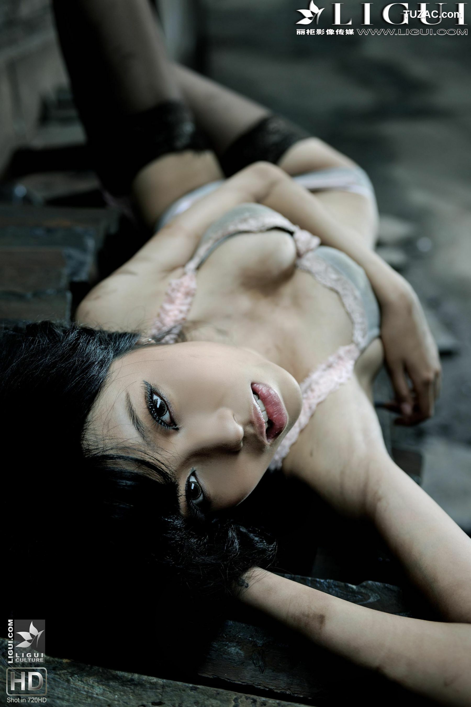 丽柜_Model 梦露《黑丝女郎外拍魅惑》上下合集 美腿玉足写真图片[61P]