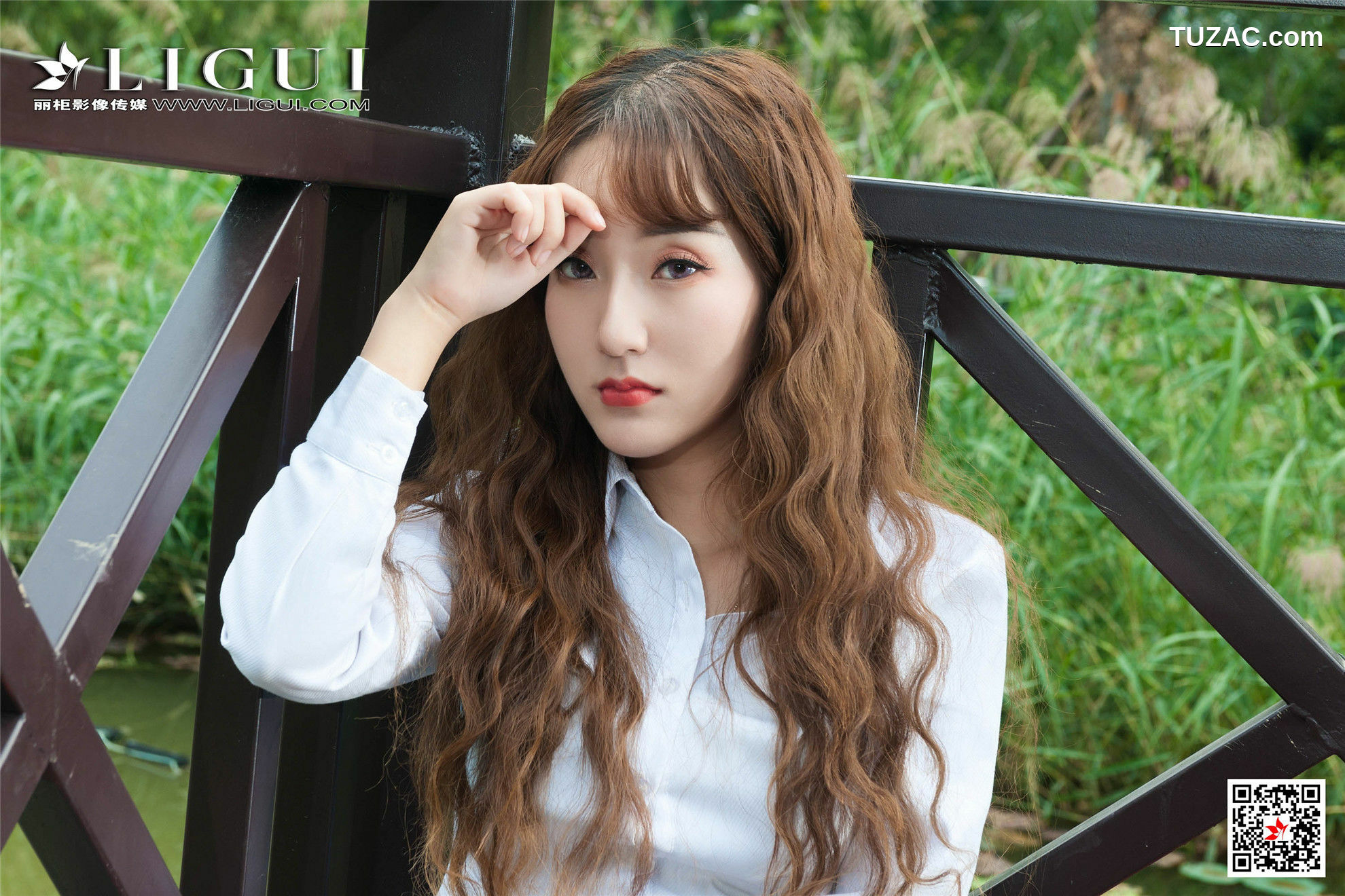 丽柜_Model 汐汐《小清新户外OL美腿丝足》 写真集[58P]