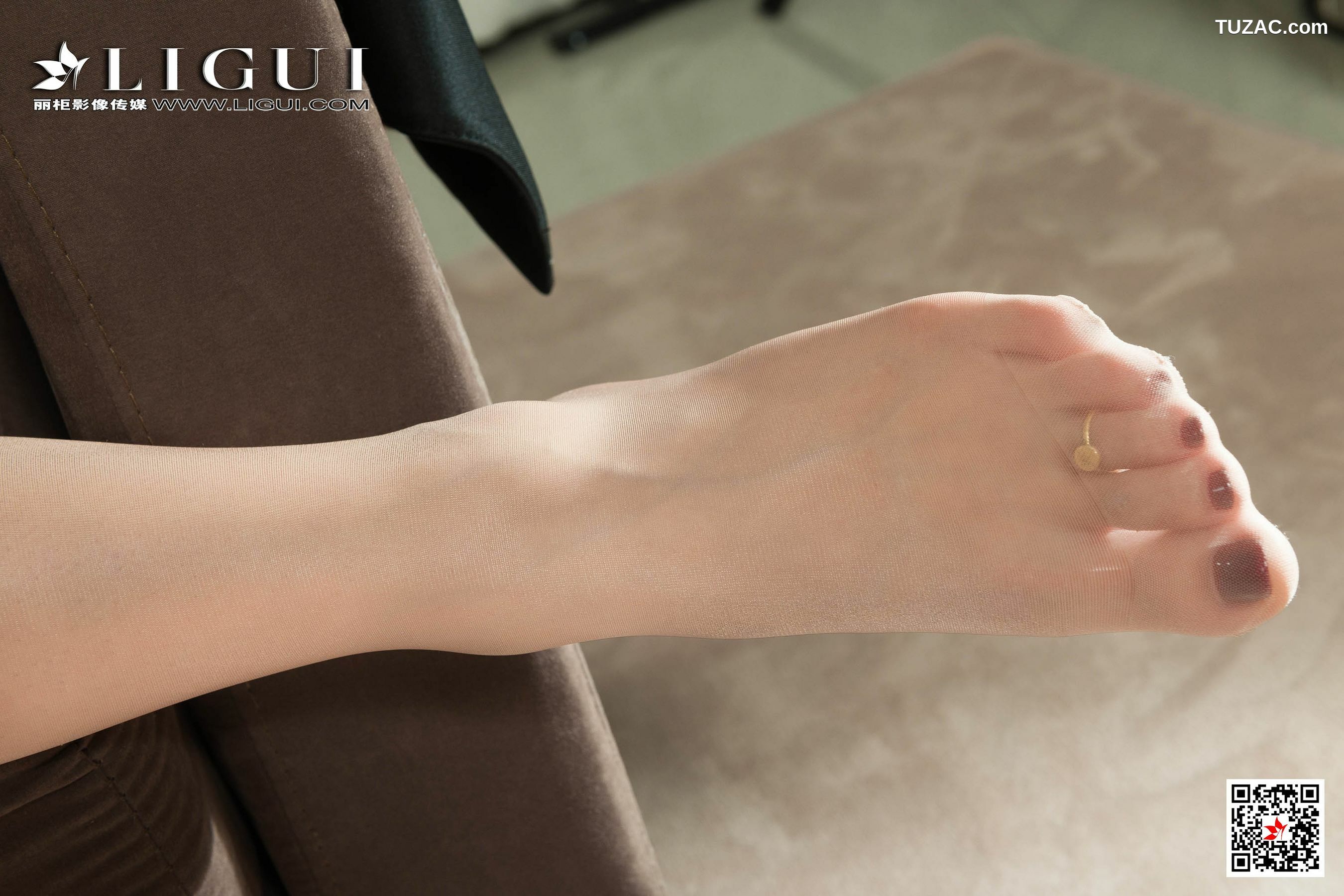 丽柜_Model 汐汐《空姐制服肉丝袜诱惑》 写真集[76P]