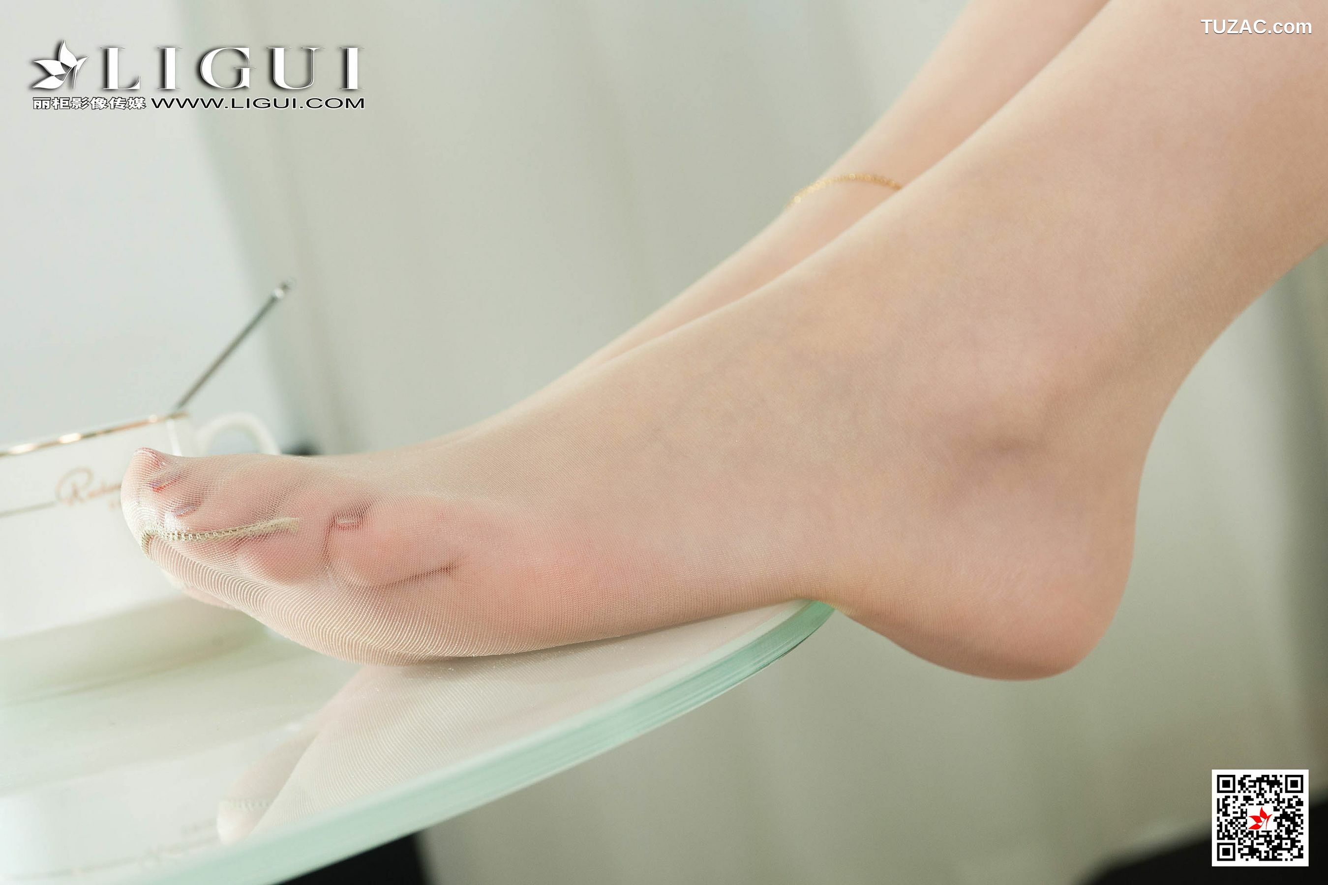 丽柜_Model 洋洋《水手服眼镜妹丝足》 网络丽人 写真集[63P]