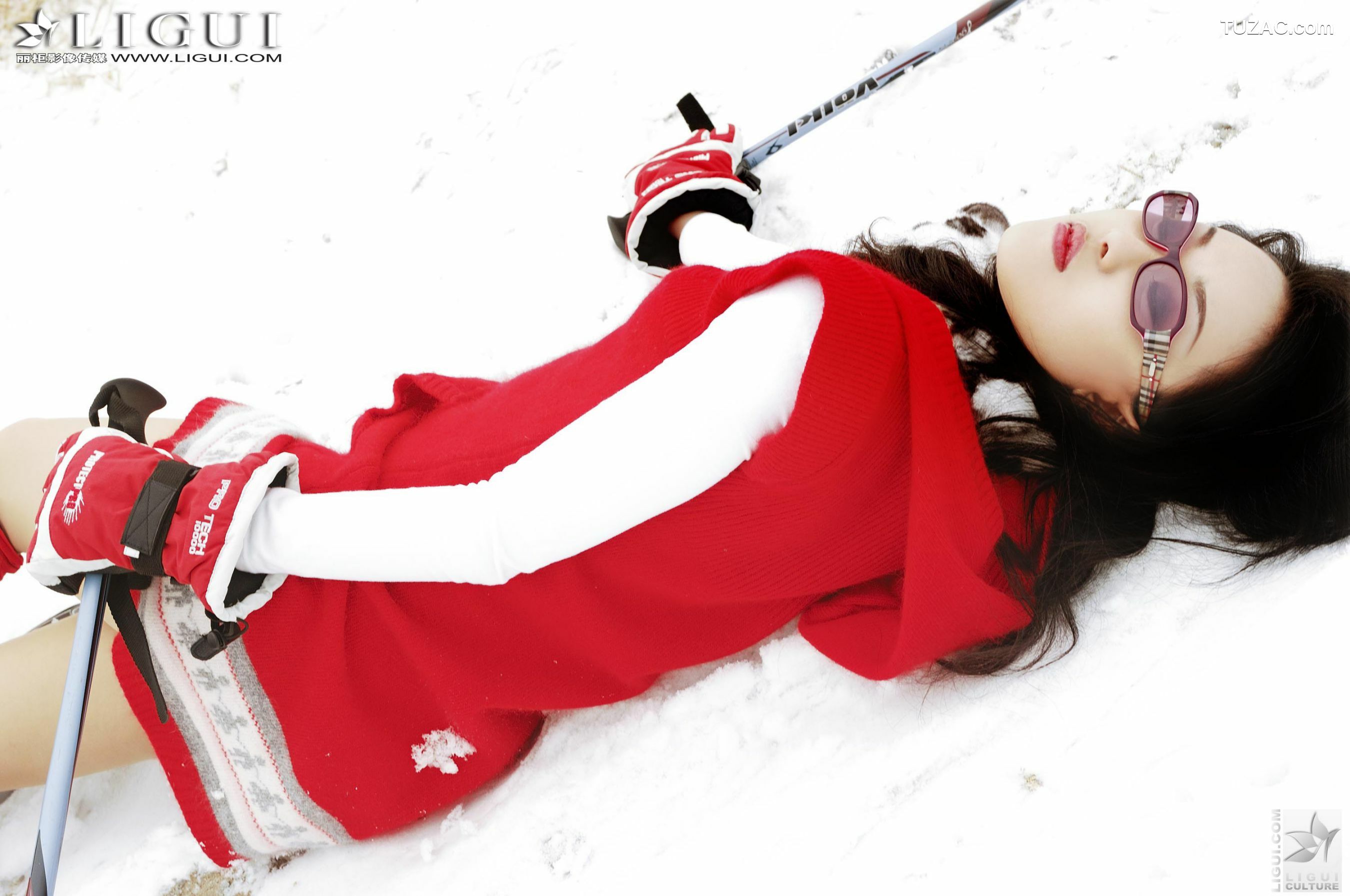 丽柜_Model 琳达《雪地女郎丝足秀》上下合集 美腿玉足写真图片[74P]