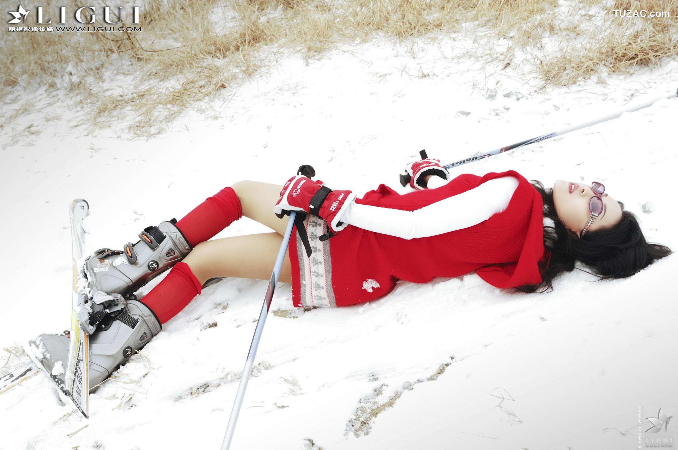 丽柜_Model 琳达《雪地女郎丝足秀》上下合集 美腿玉足写真图片[74P]