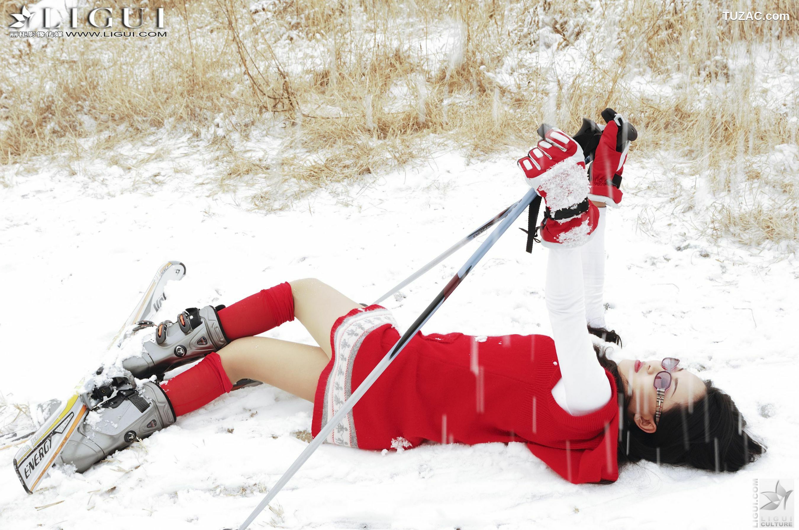 丽柜_Model 琳达《雪地女郎丝足秀》上下合集 美腿玉足写真图片[74P]