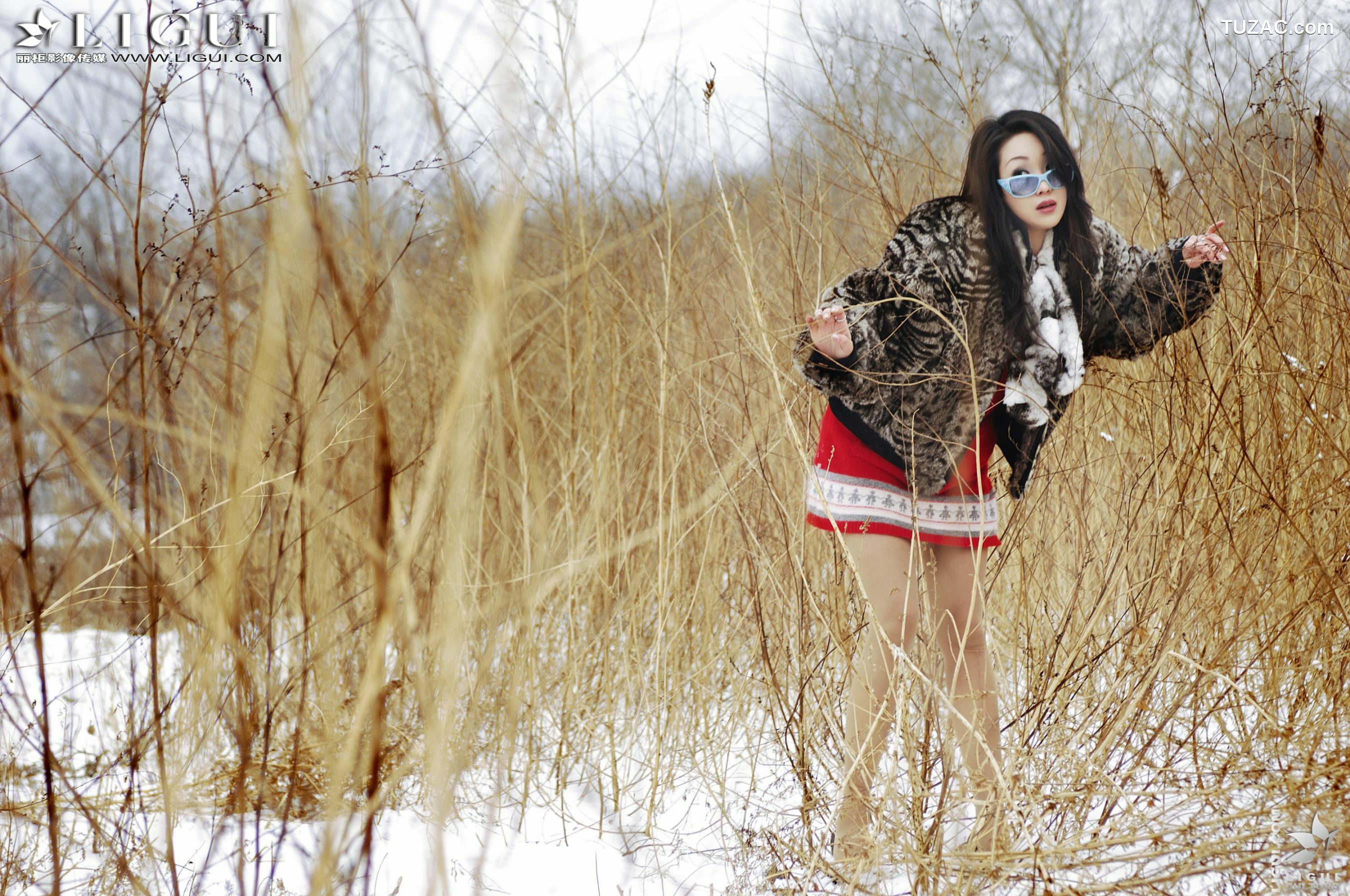 丽柜_Model 琳达《雪地女郎丝足秀》上下合集 美腿玉足写真图片[74P]