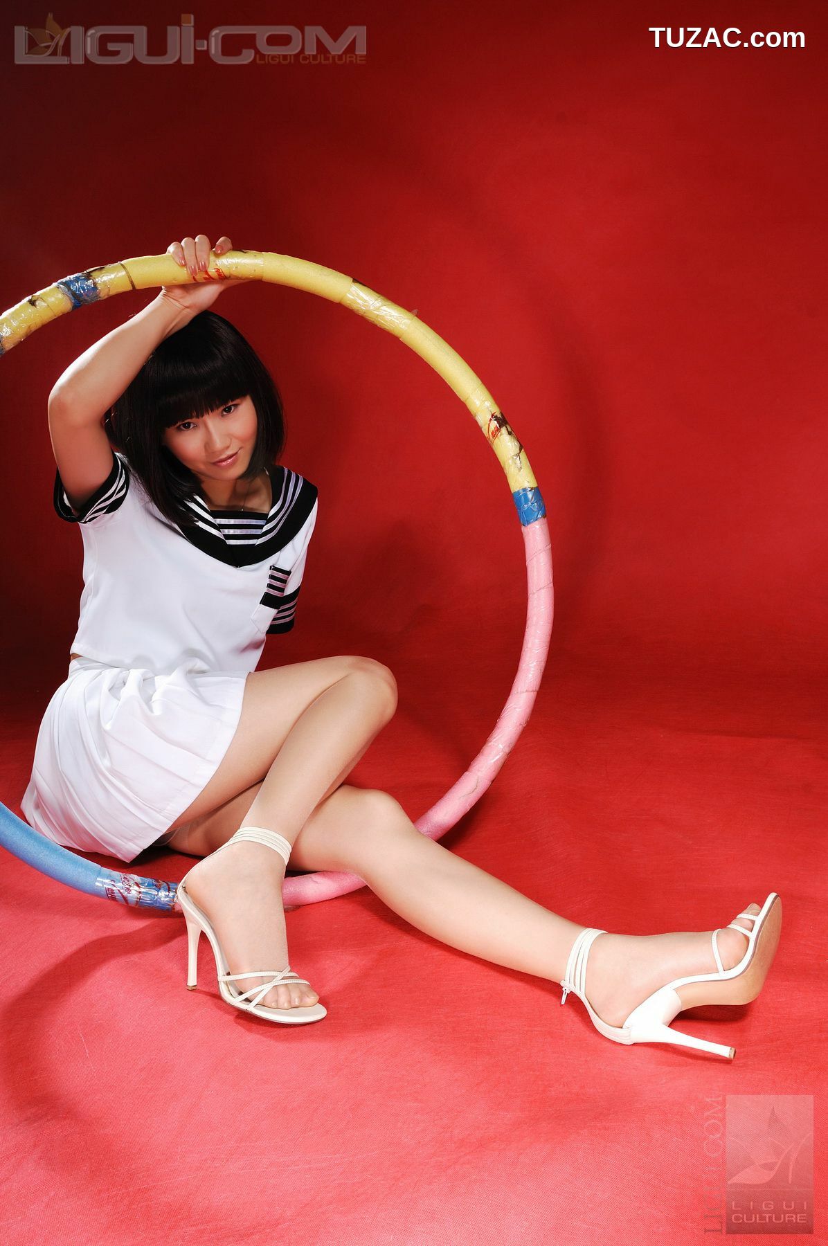 丽柜_Model 由美《可爱学生妹锻炼时秀丝袜》 丝足写真图片[33P]