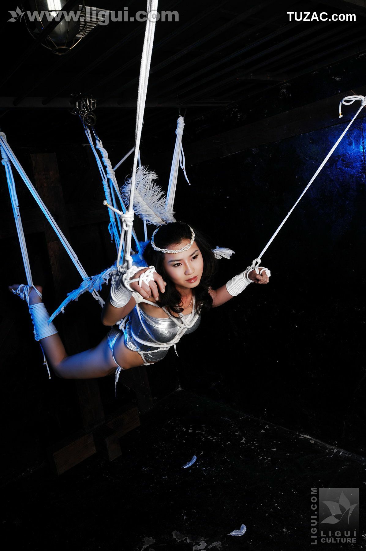 丽柜_Model 由美《坠落的圣诞天使》 丝足写真图片[55P]