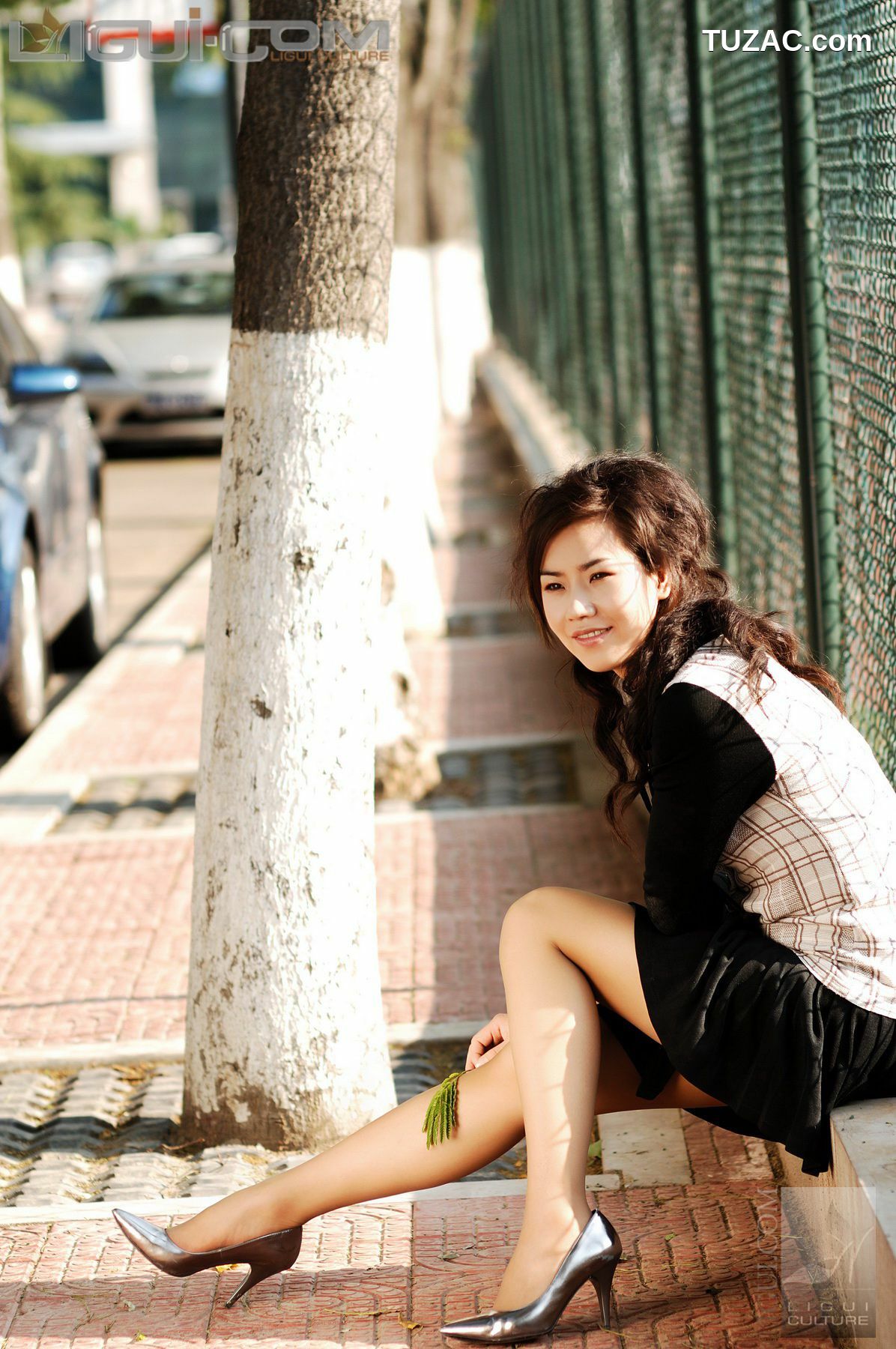 丽柜_Model 由美《街拍秋日&amp;quot;丝&amp;quot;语》 丝足写真图片[57P]