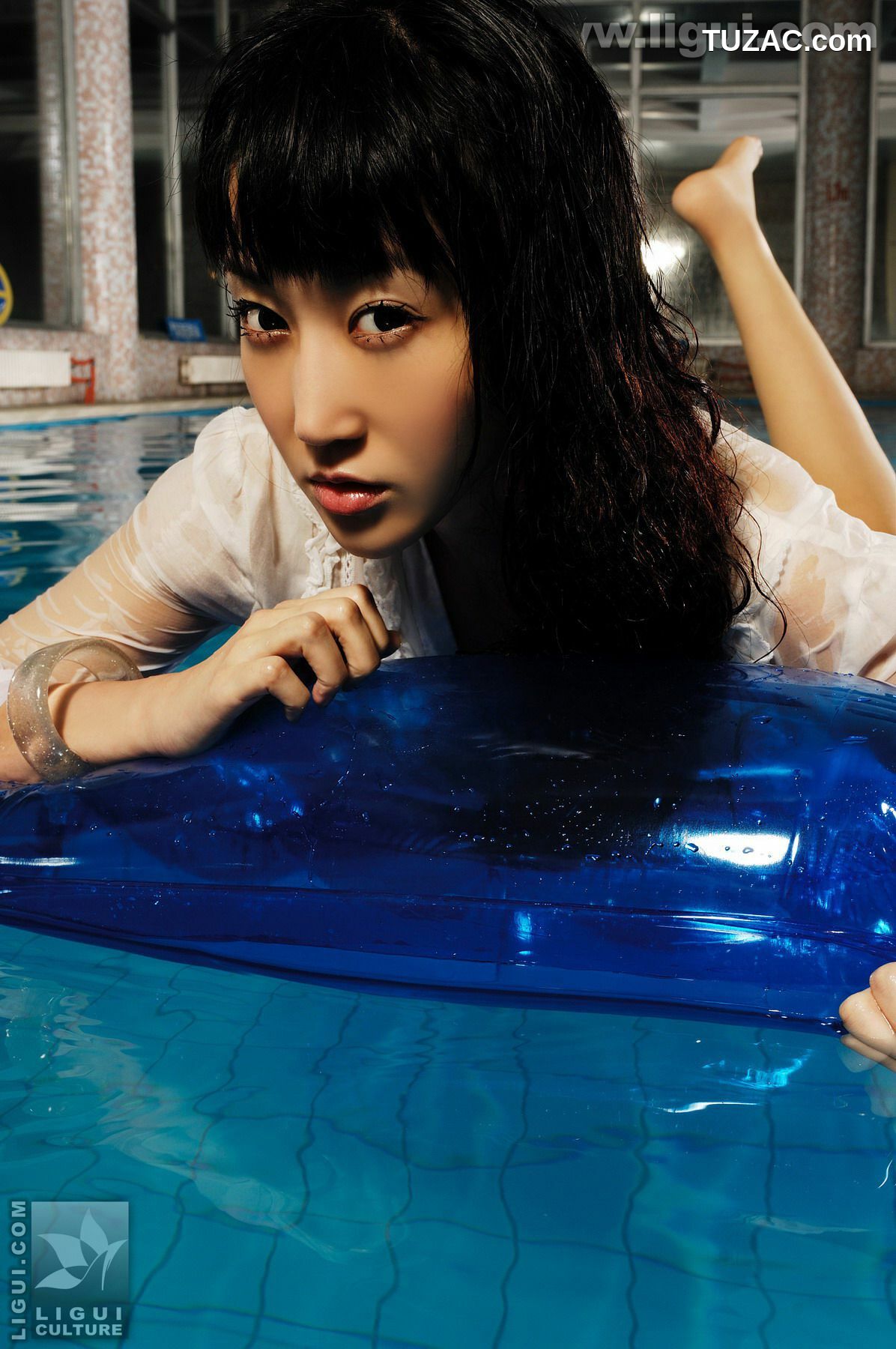 丽柜_Model 程海伦《美轮美奂风姿乍现》 美腿玉足写真图片[133P]