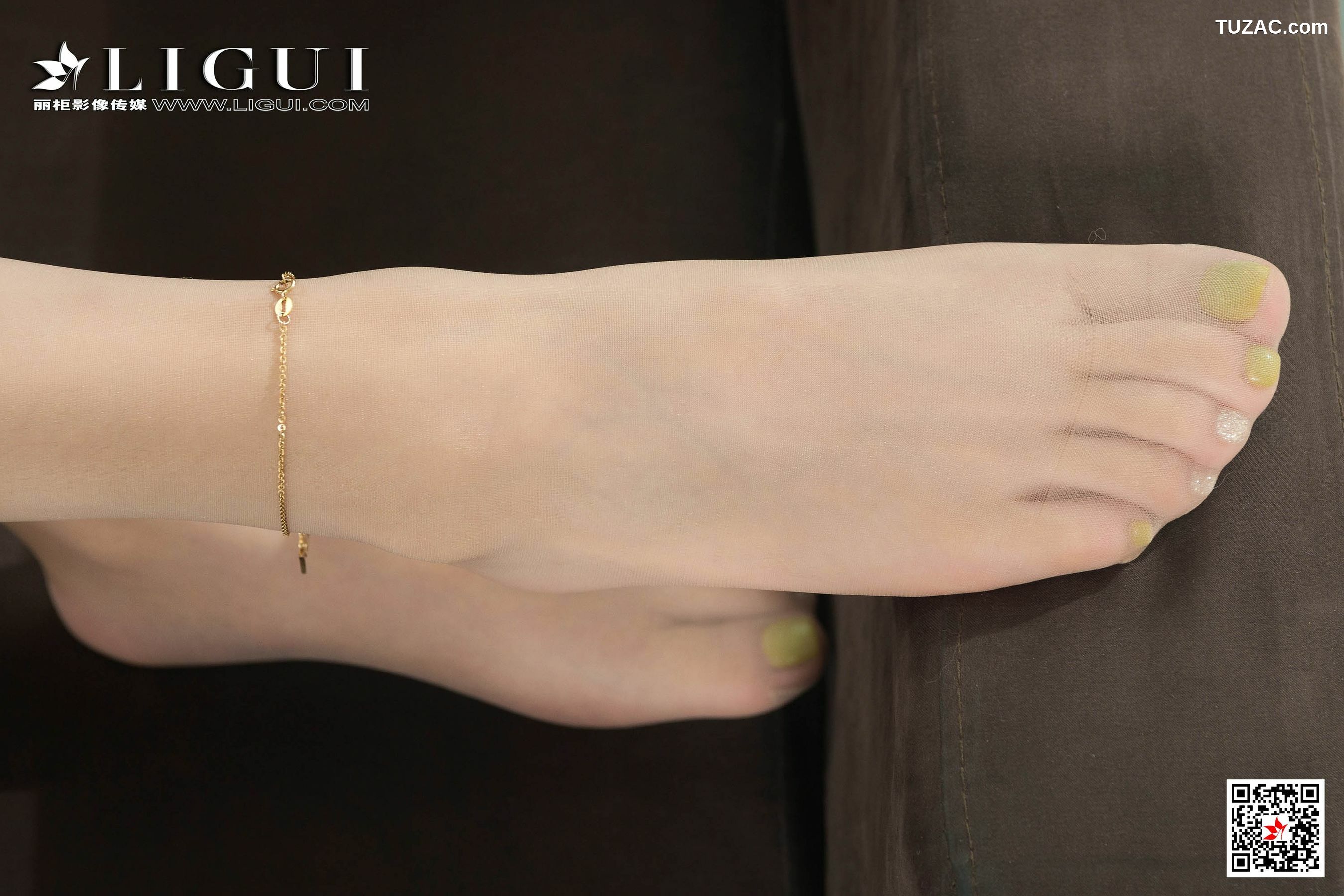 丽柜_Model 程程《沙发肉丝OL》 写真集[56P]