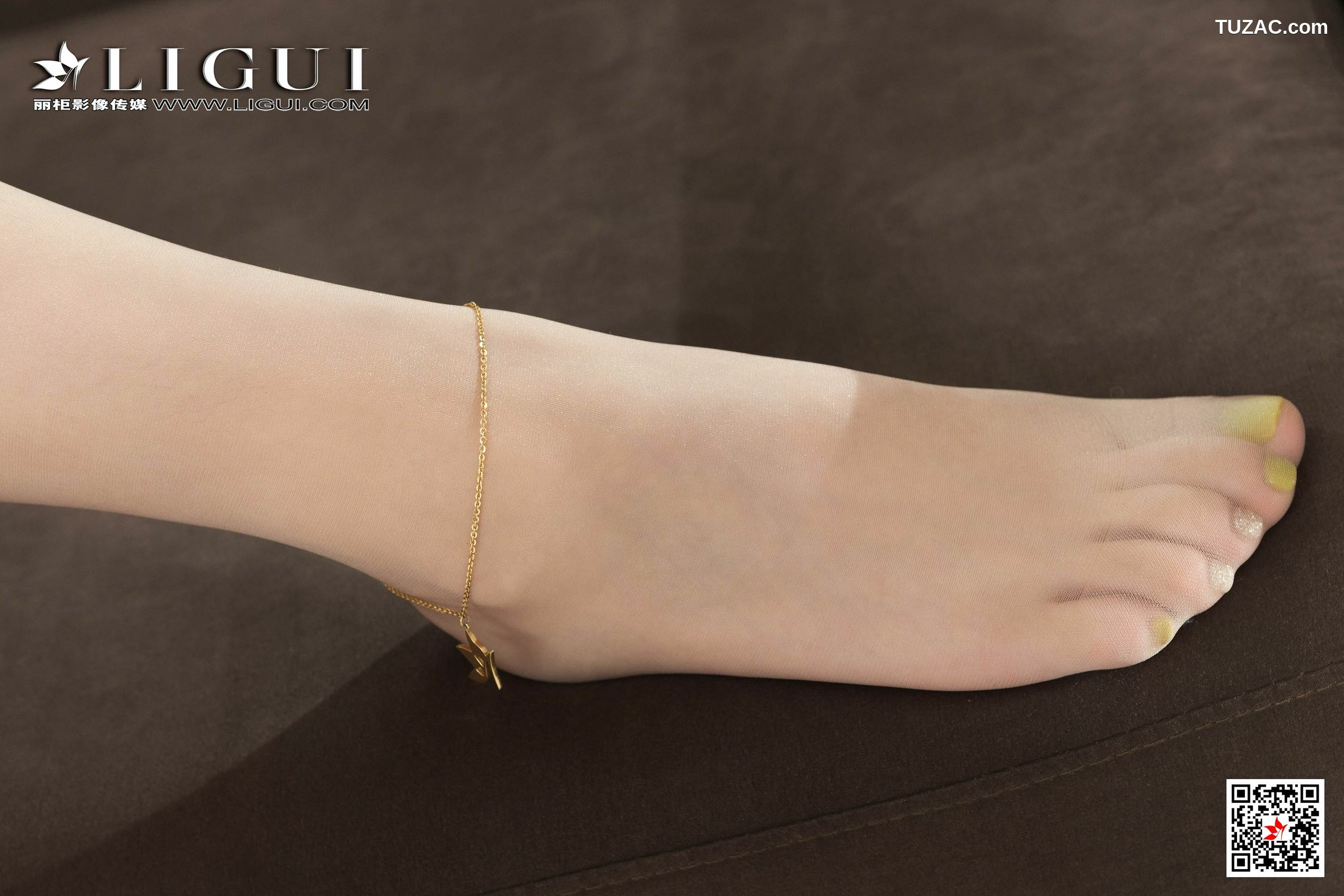 丽柜_Model 程程《沙发肉丝OL》 写真集[56P]