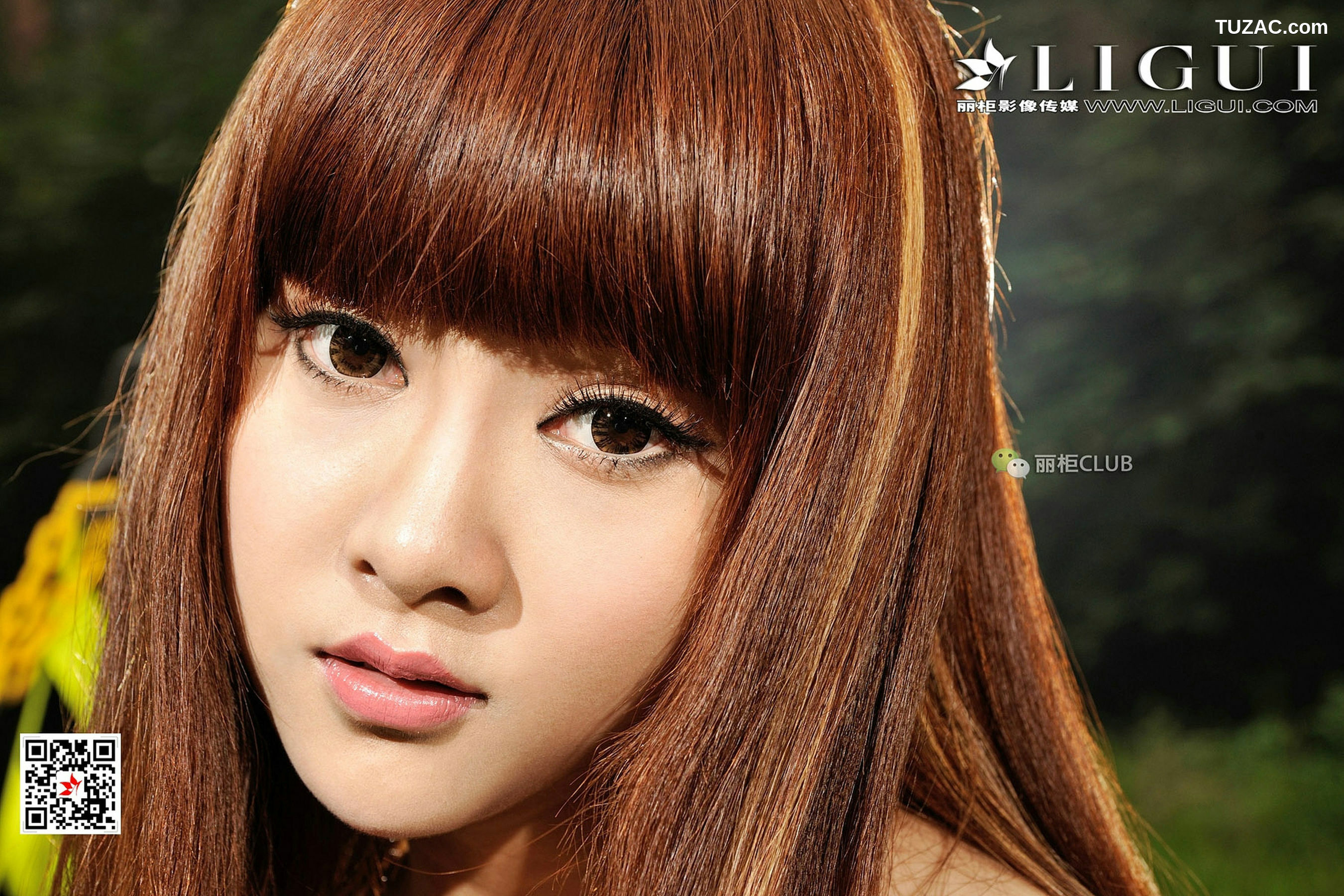 丽柜_Model 笑笑《废旧火车道黑丝美脚》 写真集[99P]