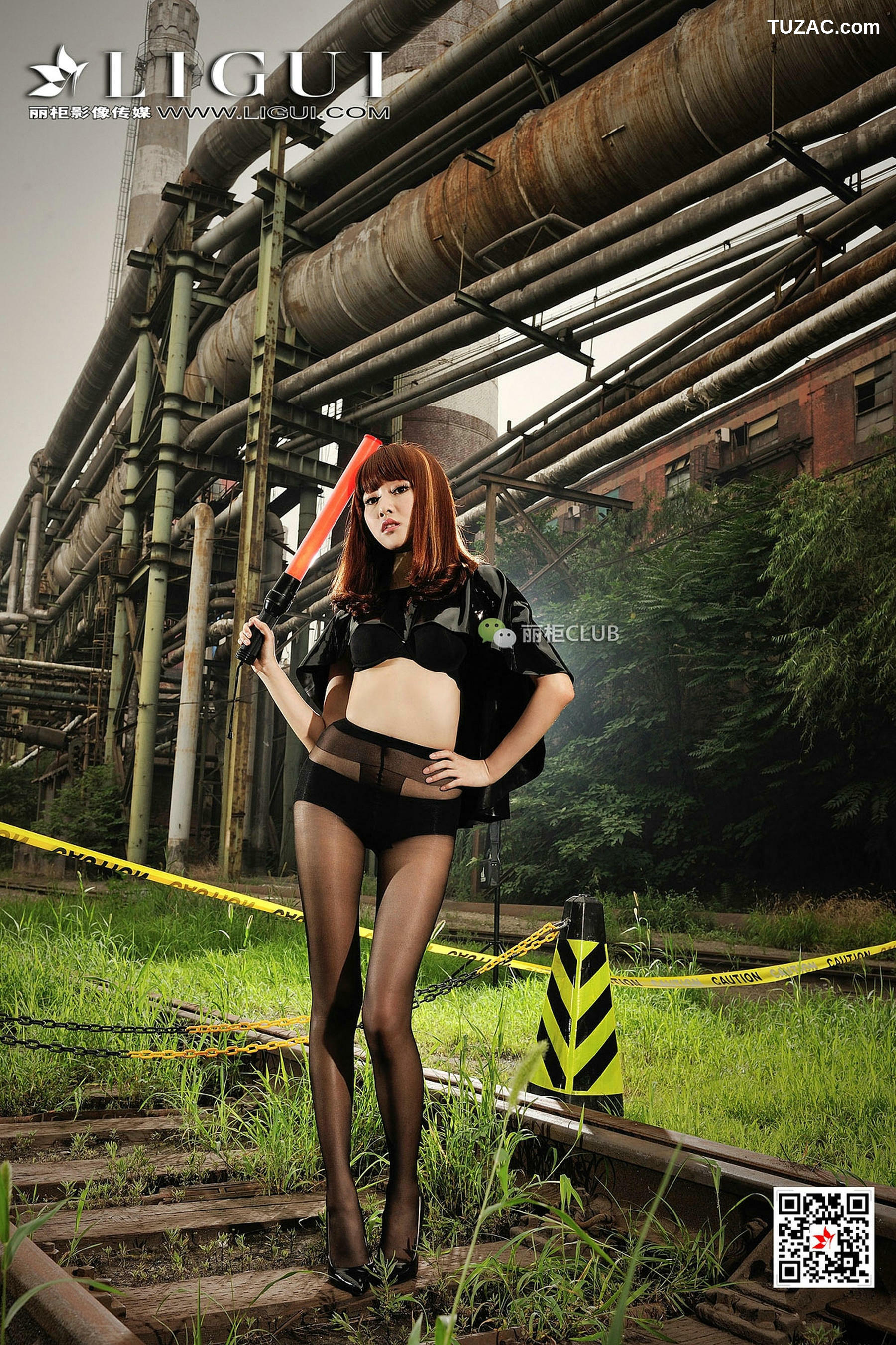 丽柜_Model 笑笑《废旧火车道黑丝美脚》 写真集[99P]
