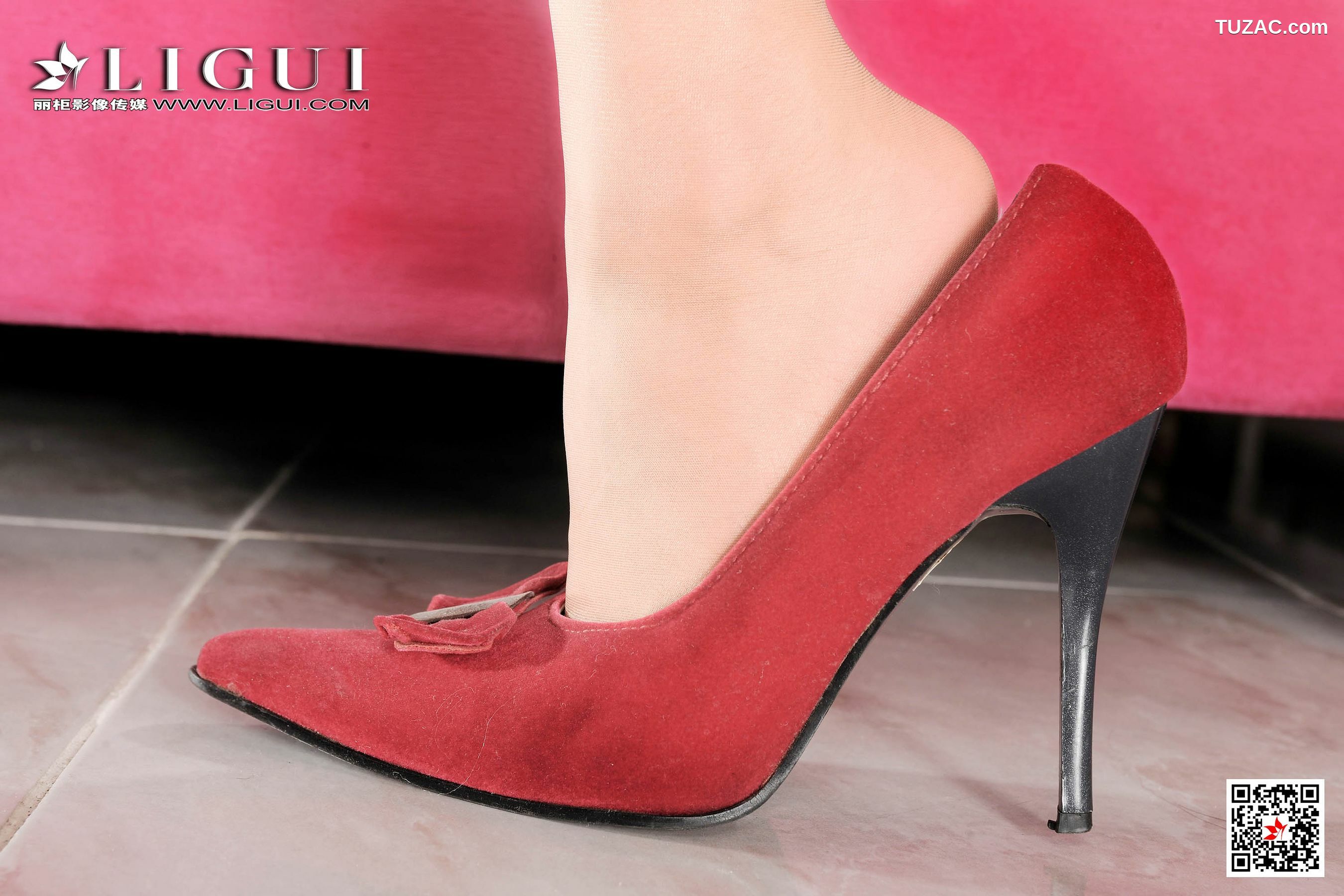 丽柜_Model 美美&amp;amp;侨侨《肉丝美腿制服诱惑》 写真集[52P]