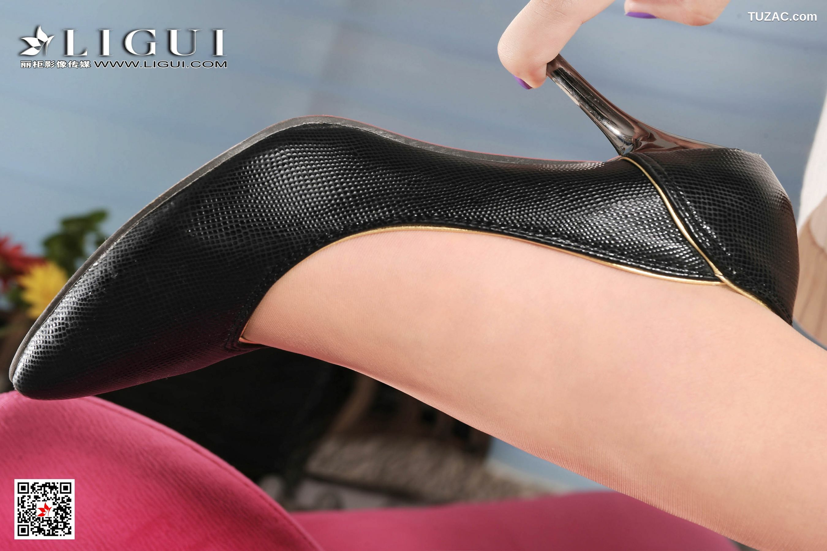 丽柜_Model 美美&amp;amp;侨侨《肉丝美腿制服诱惑》 写真集[52P]