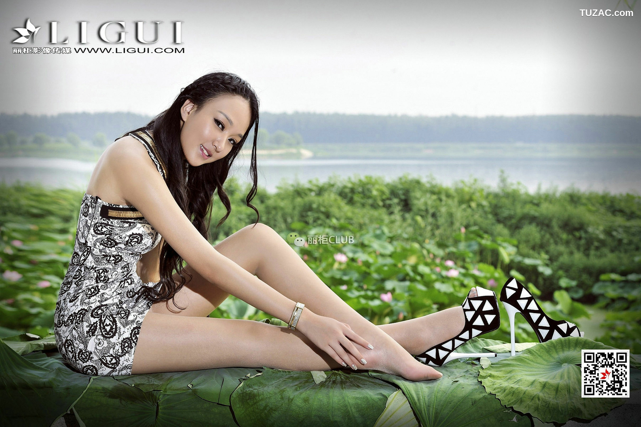 丽柜_Model 腿模Amily《连衣套裙+肉丝足》 写真集[58P]