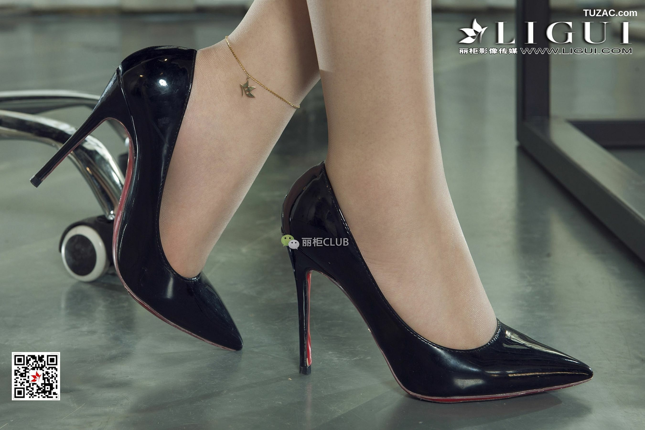 丽柜_Model 腿模桐桐《办公室OL肉丝》 写真集[68P]