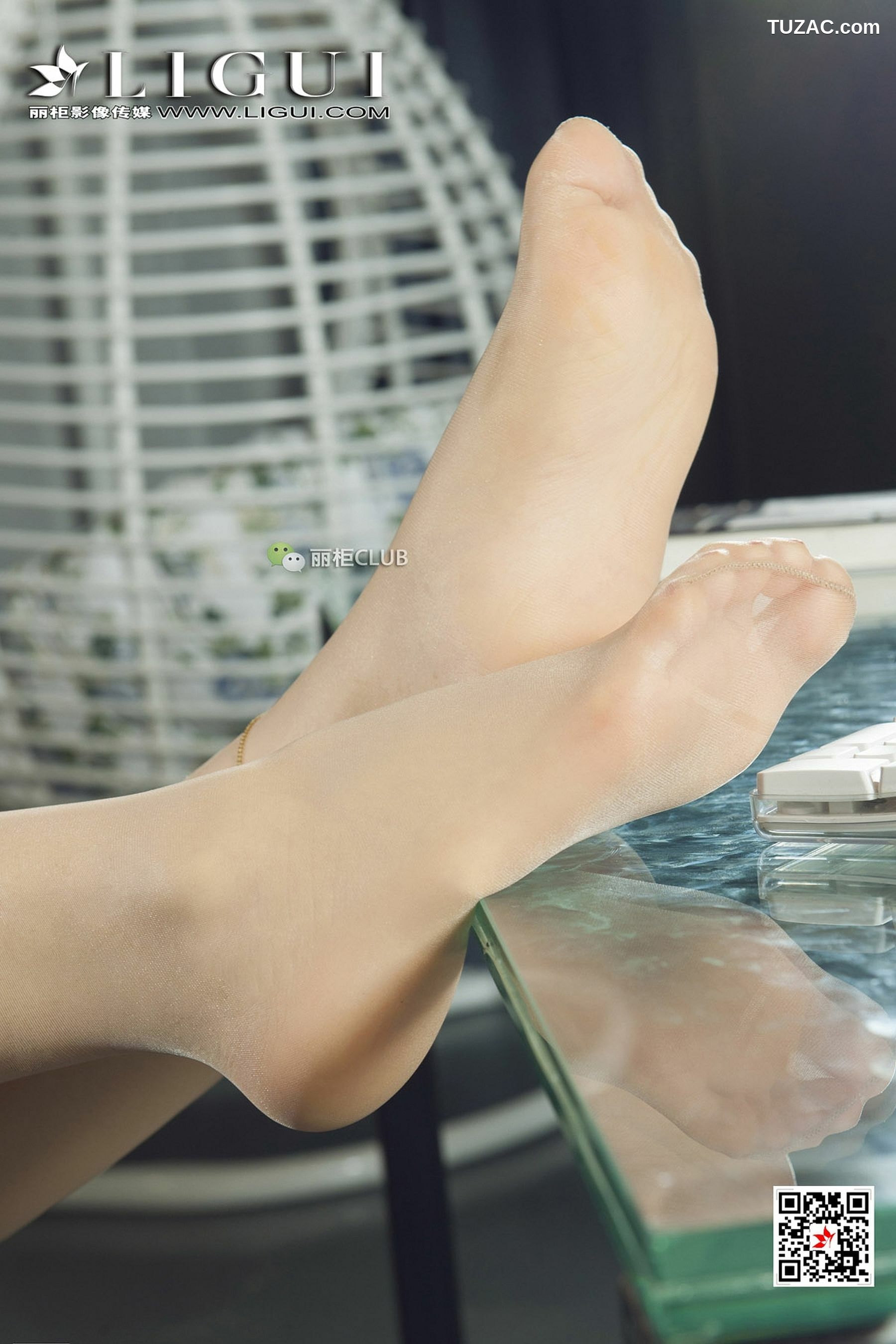 丽柜_Model 腿模桐桐《办公室OL肉丝》 写真集[68P]