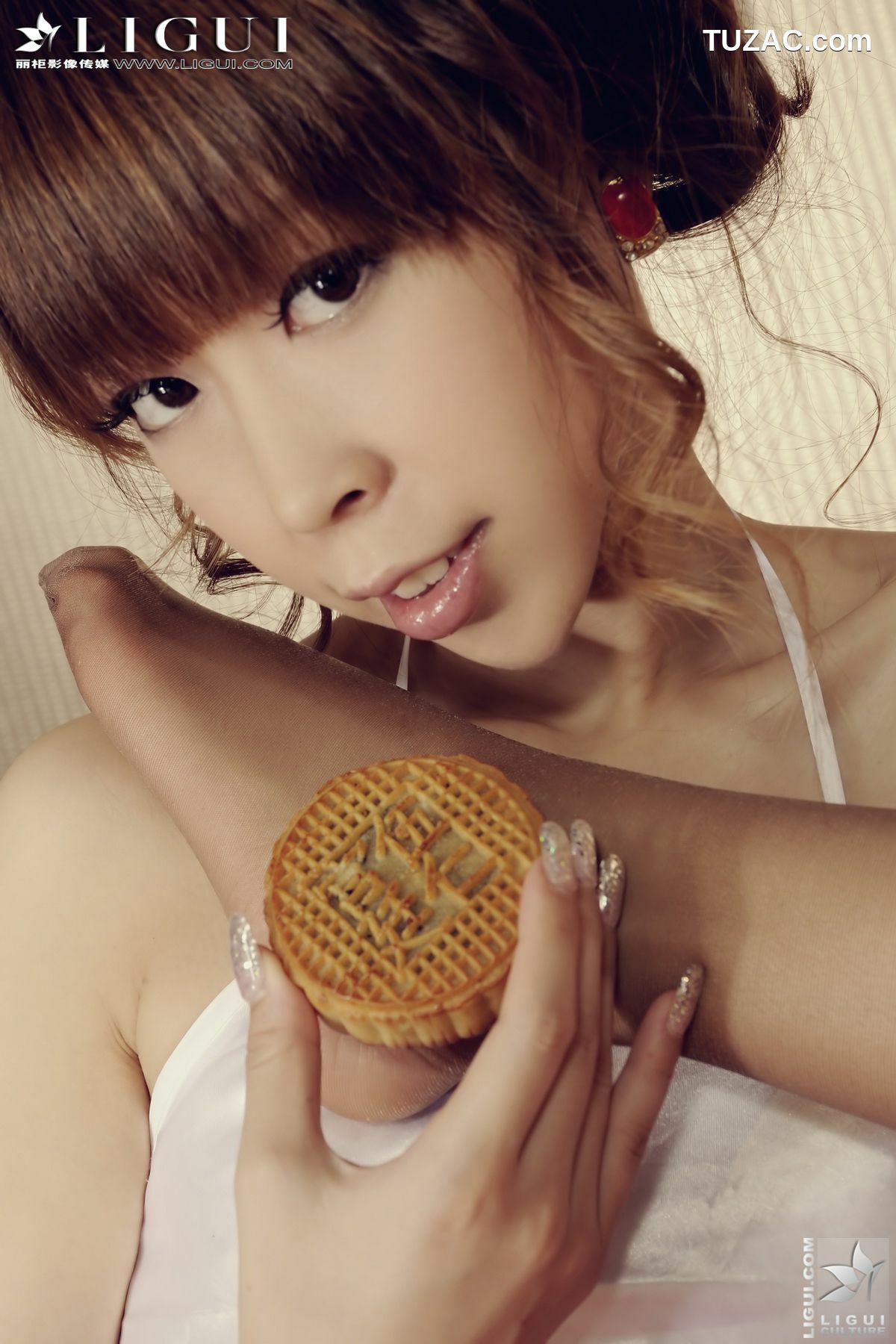 丽柜_Model 英子、Vicky《中秋月儿圆》 上下合集 美腿玉足写真图片[55P]