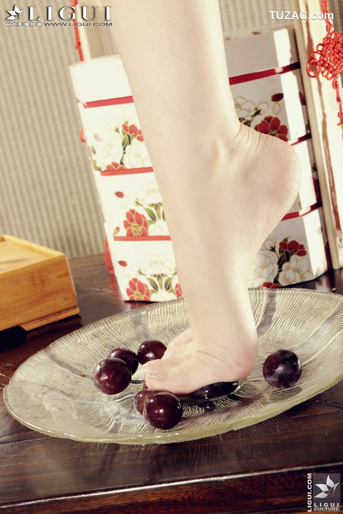 丽柜_Model 英子、Vicky《中秋月儿圆》 上下合集 美腿玉足写真图片[55P]