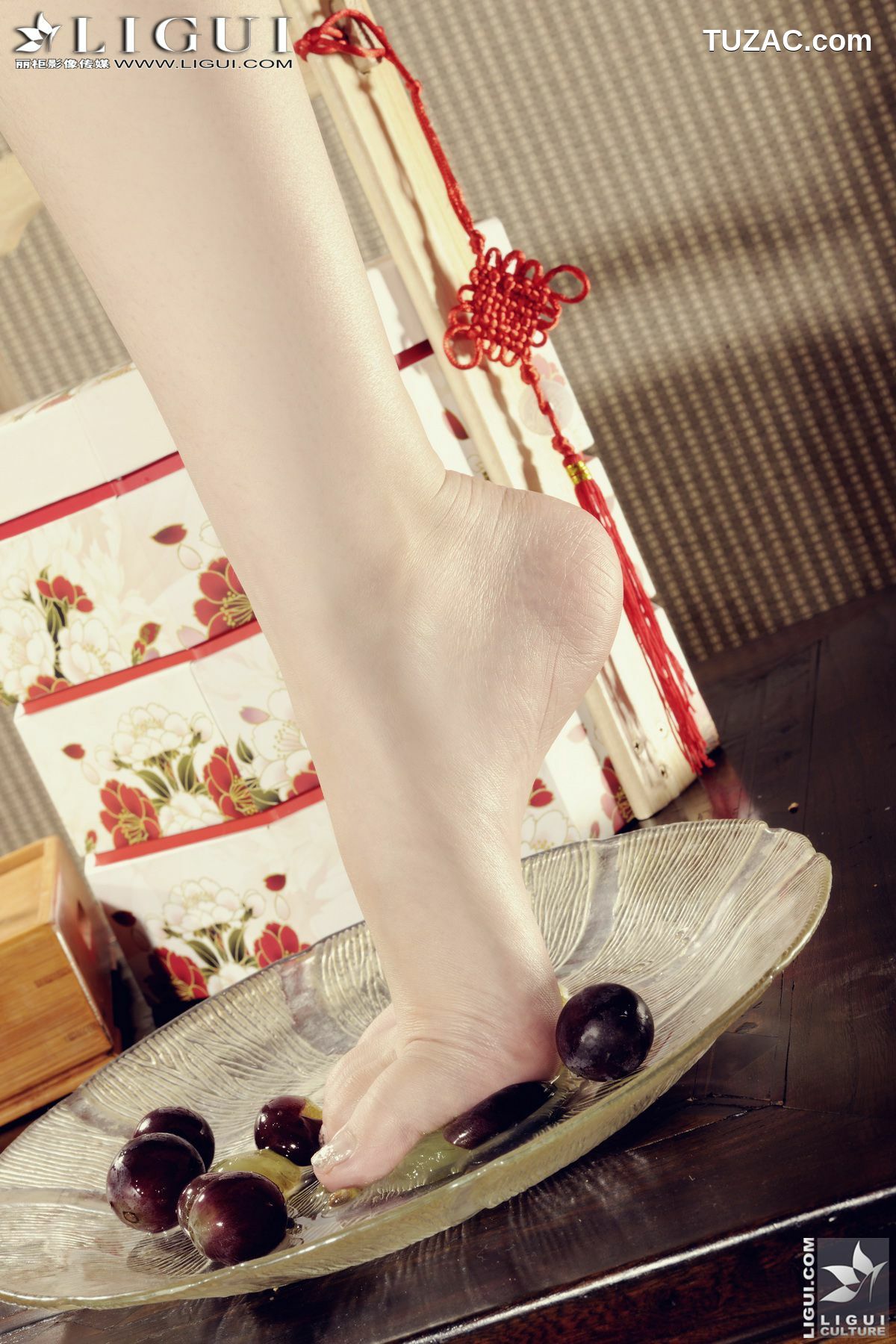 丽柜_Model 英子、Vicky《中秋月儿圆》 上下合集 美腿玉足写真图片[55P]